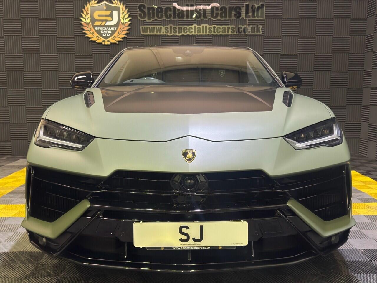Lamborghini Urus view 2