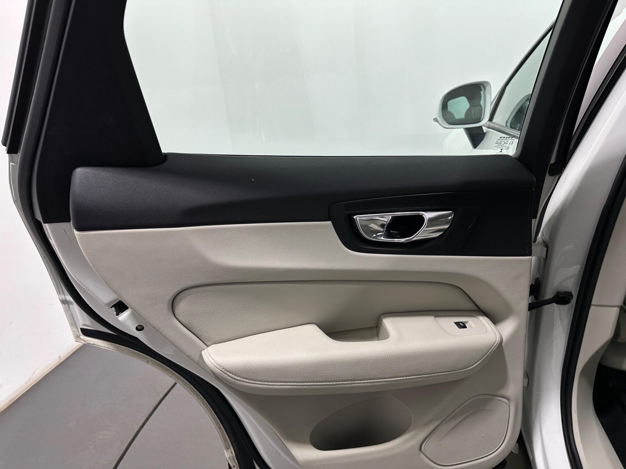 Volvo XC60 view 39