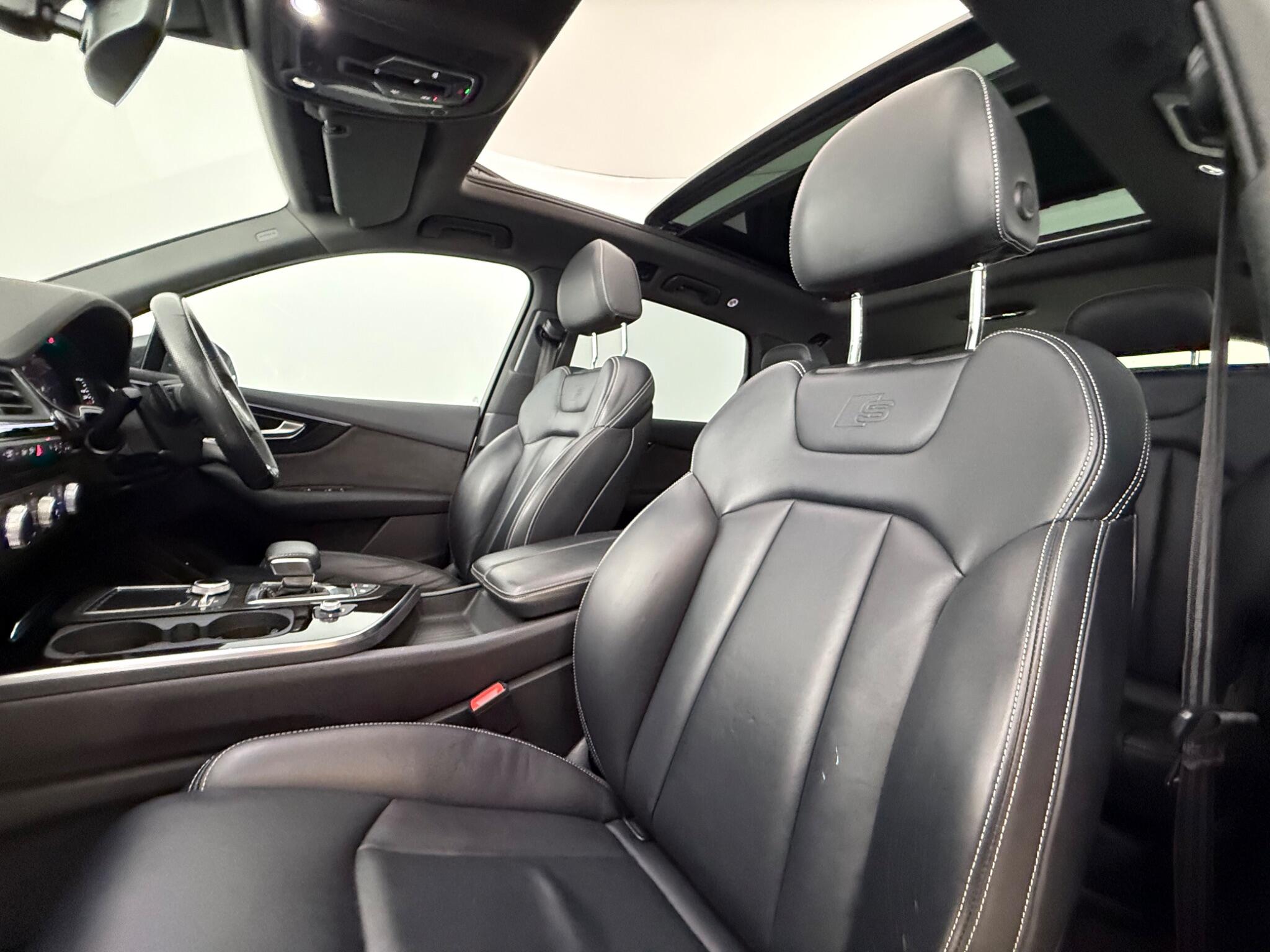 Audi Q7 view 33