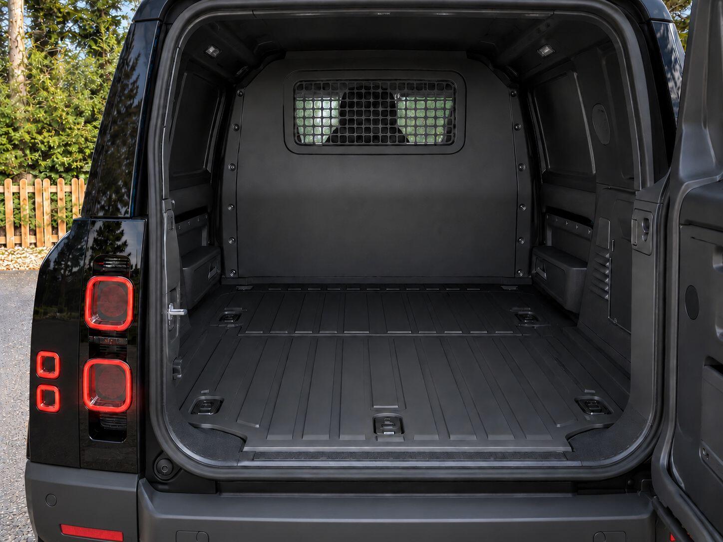 Land Rover Defender view 24