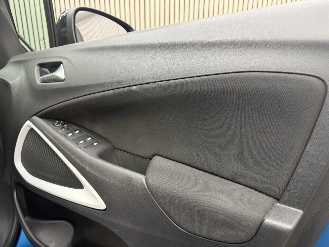 Vauxhall Crossland X view 10