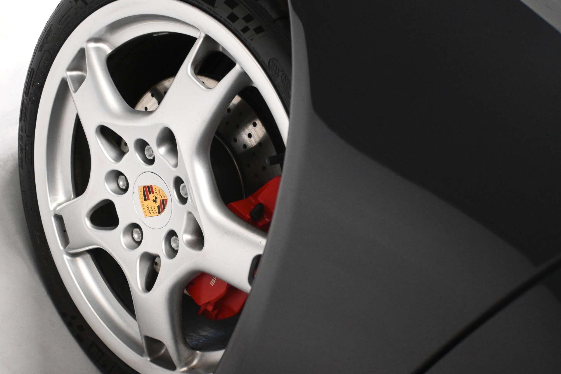 Porsche 911 view 27