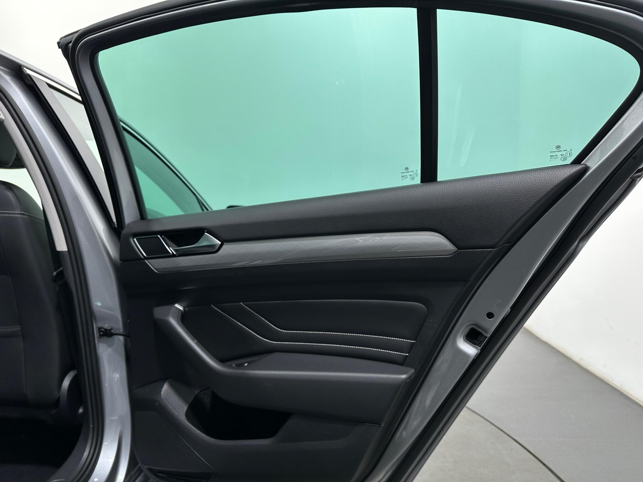 Volkswagen Passat view 42