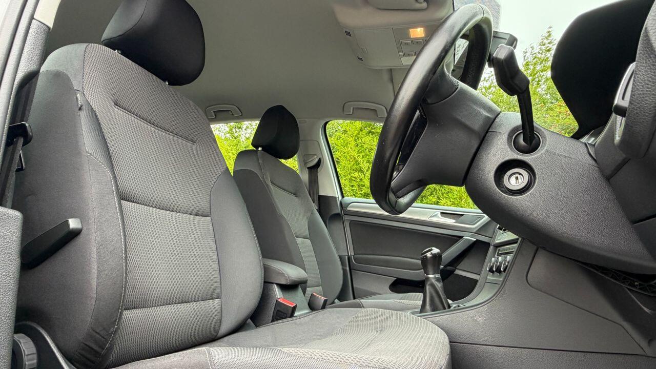 Volkswagen Golf view 11