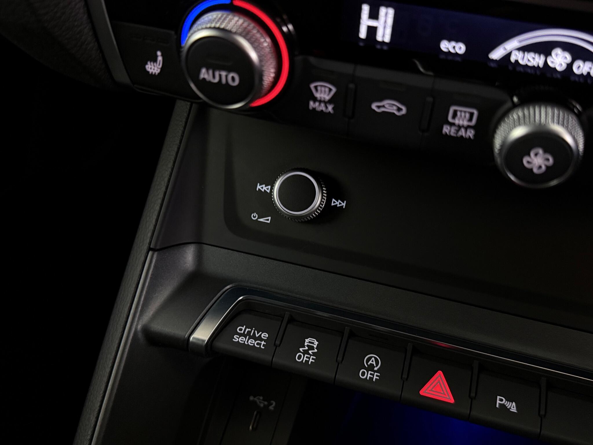 Audi Q3 view 37