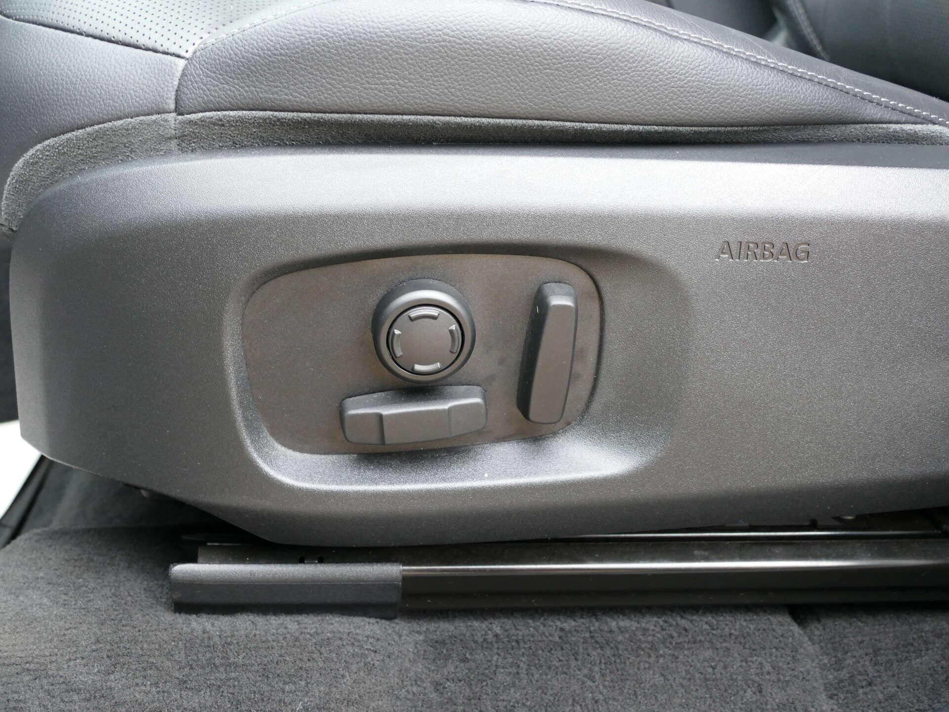 Land Rover Range Rover Evoque view 32