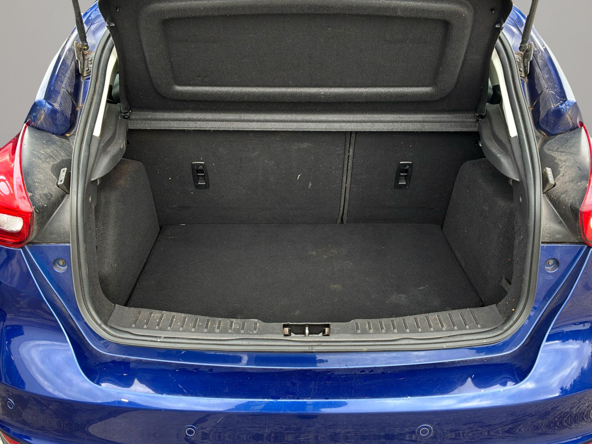 Ford Focus view 8