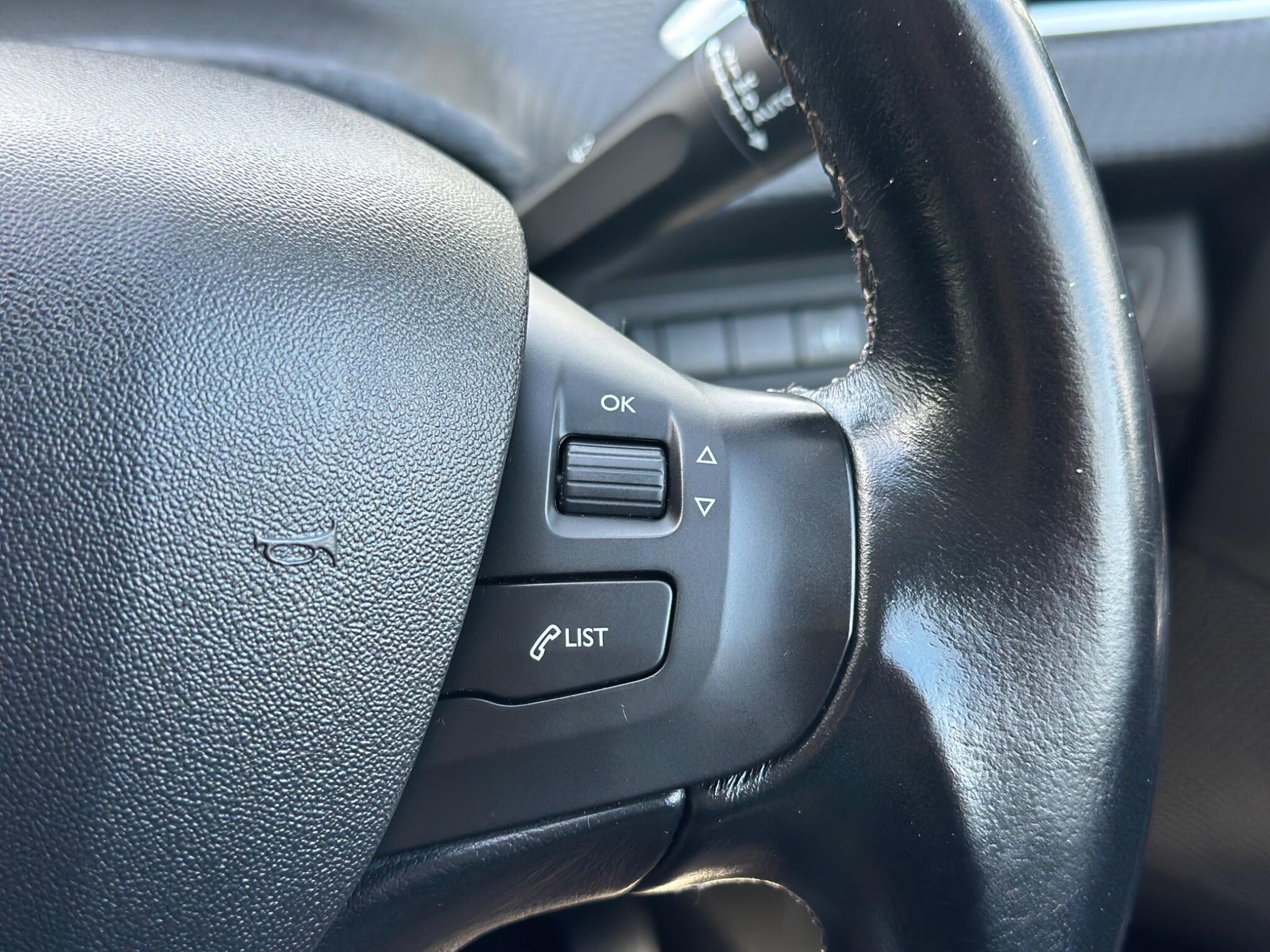 Peugeot 208 view 37