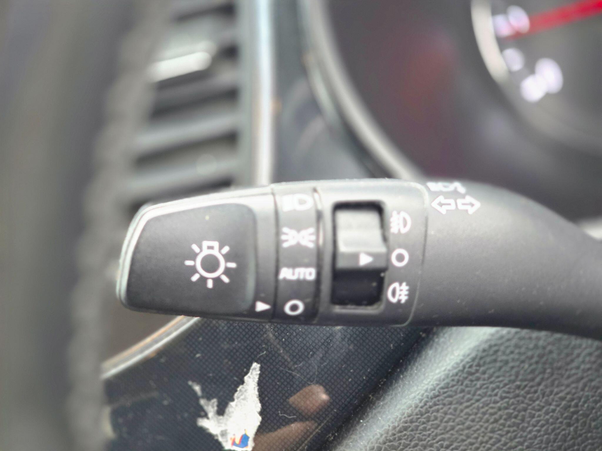 Kia Carens view 34