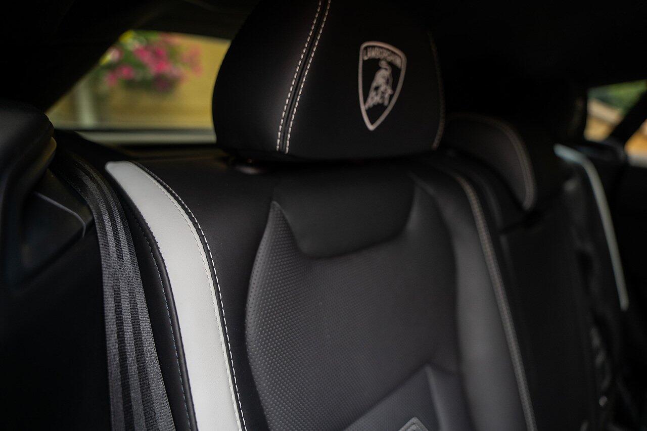 Lamborghini Urus view 68