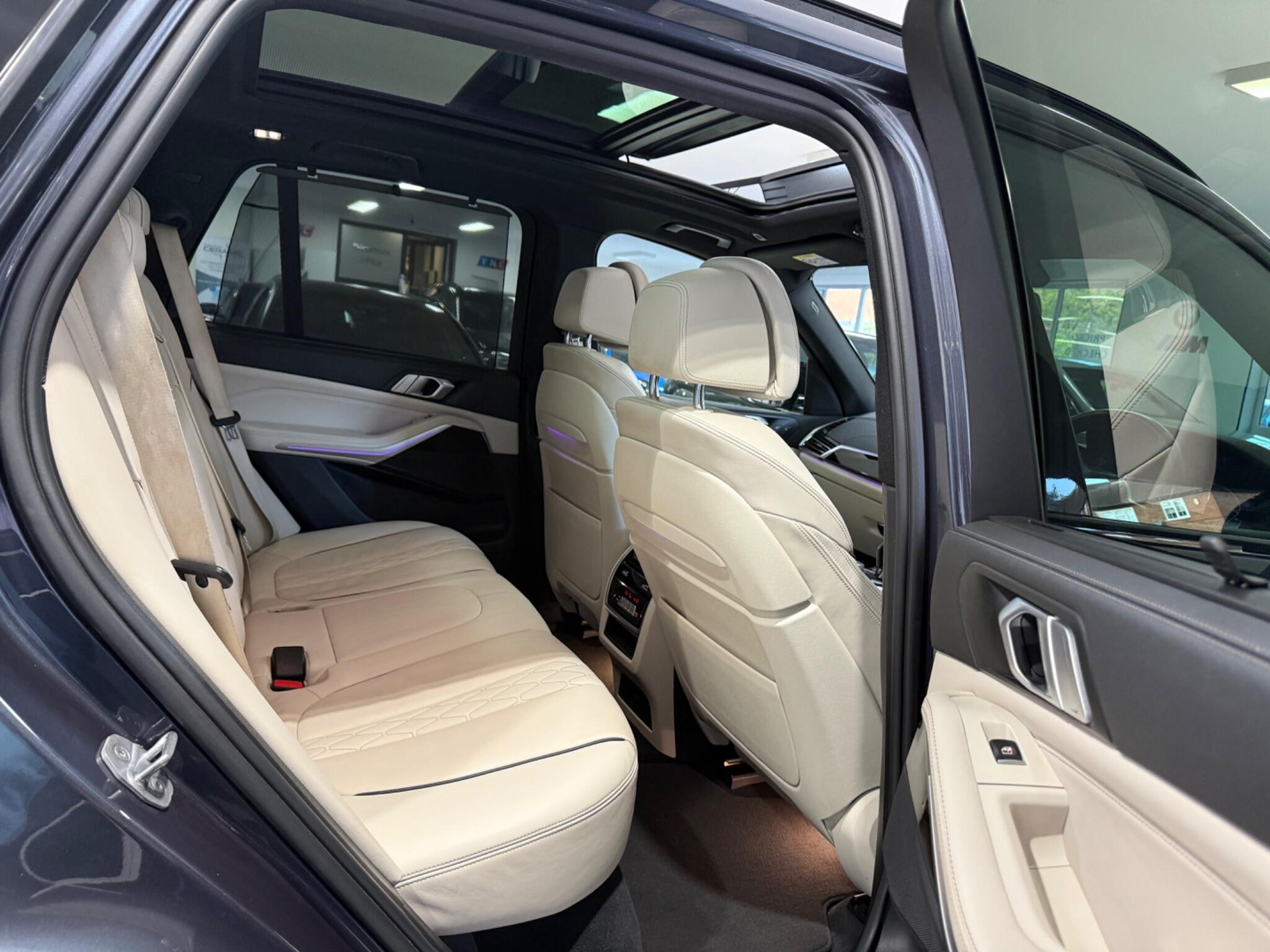 BMW X5 view 2