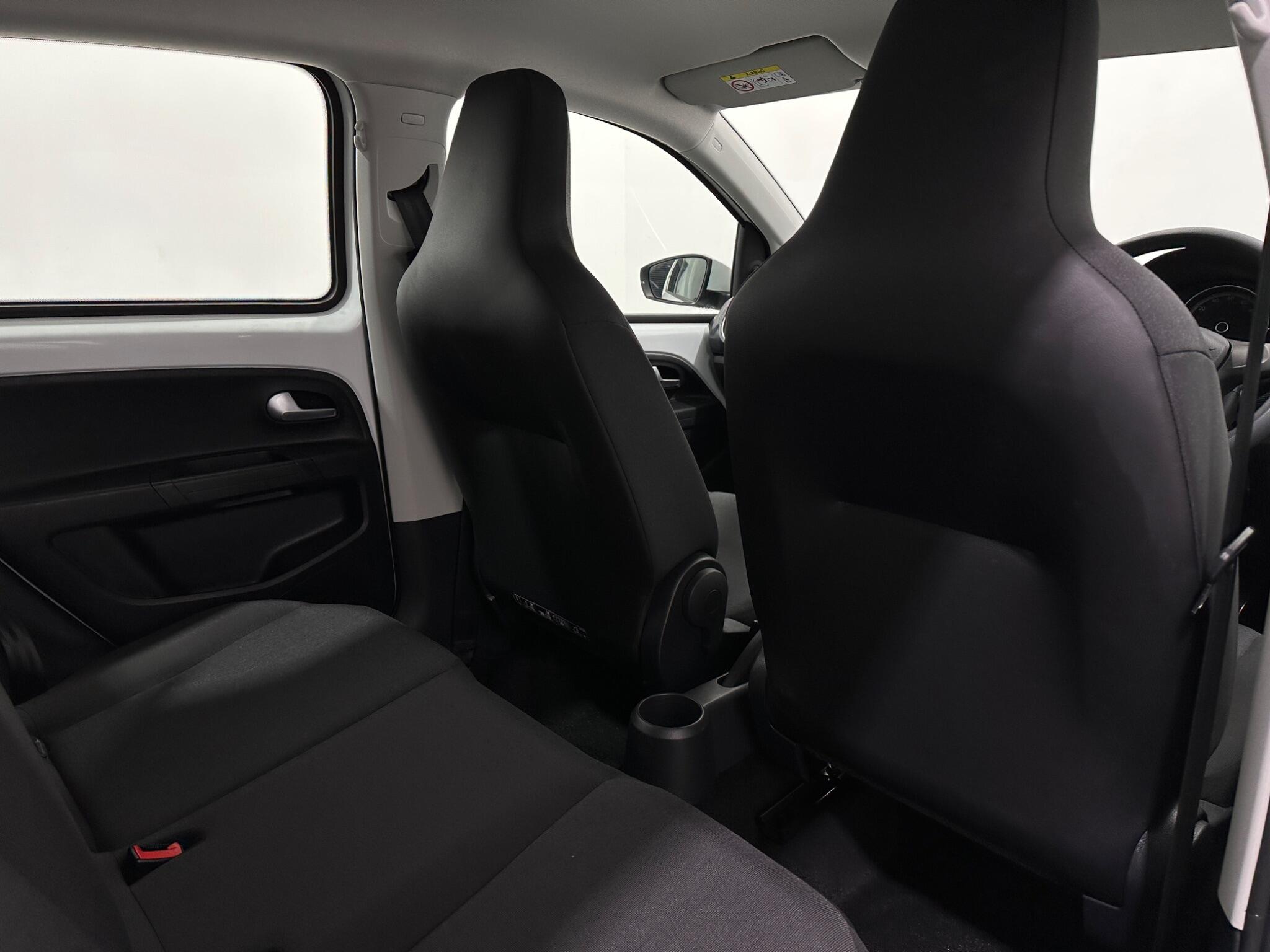 Volkswagen Up! view 37
