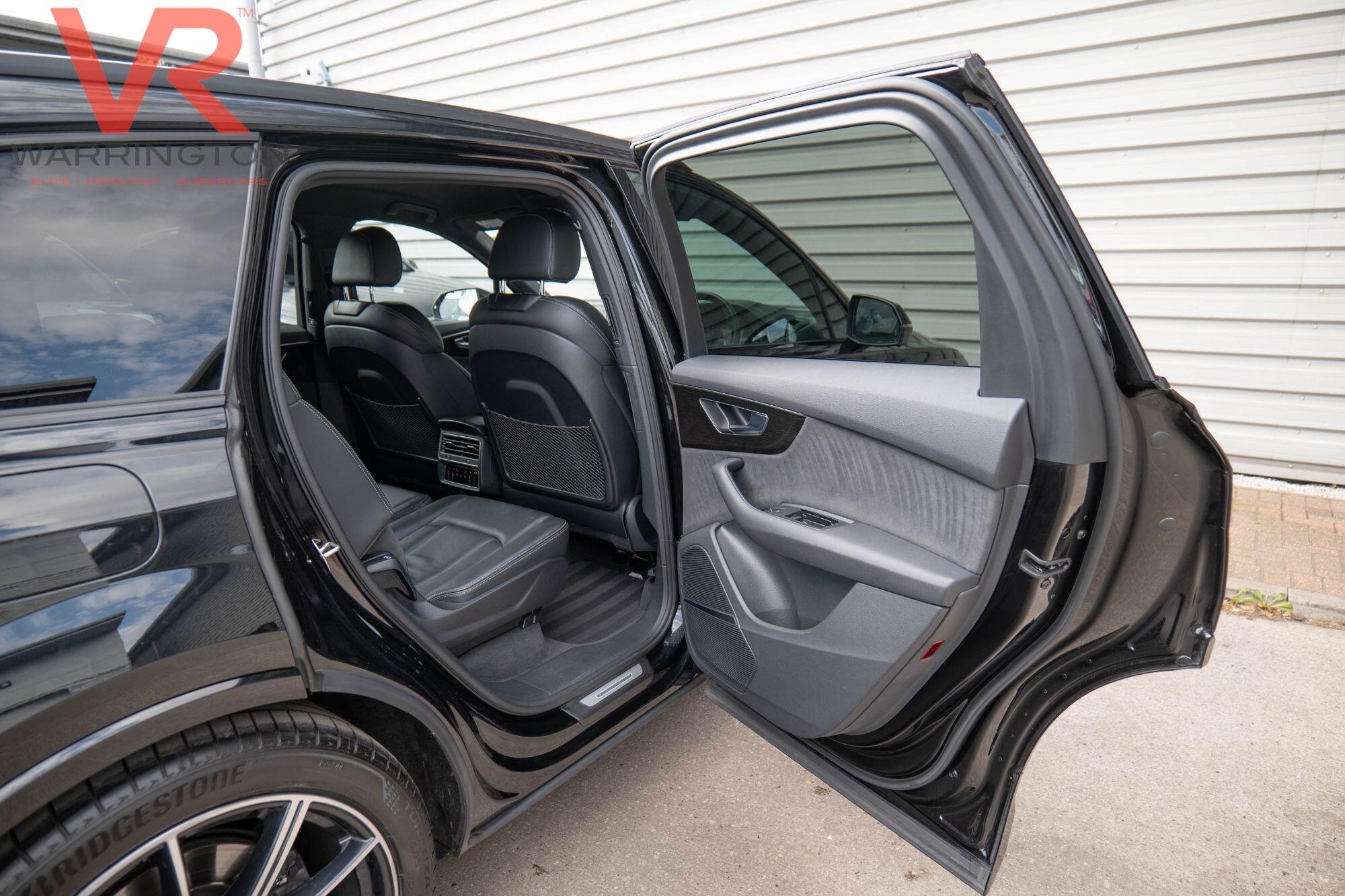 Audi Q7 view 37
