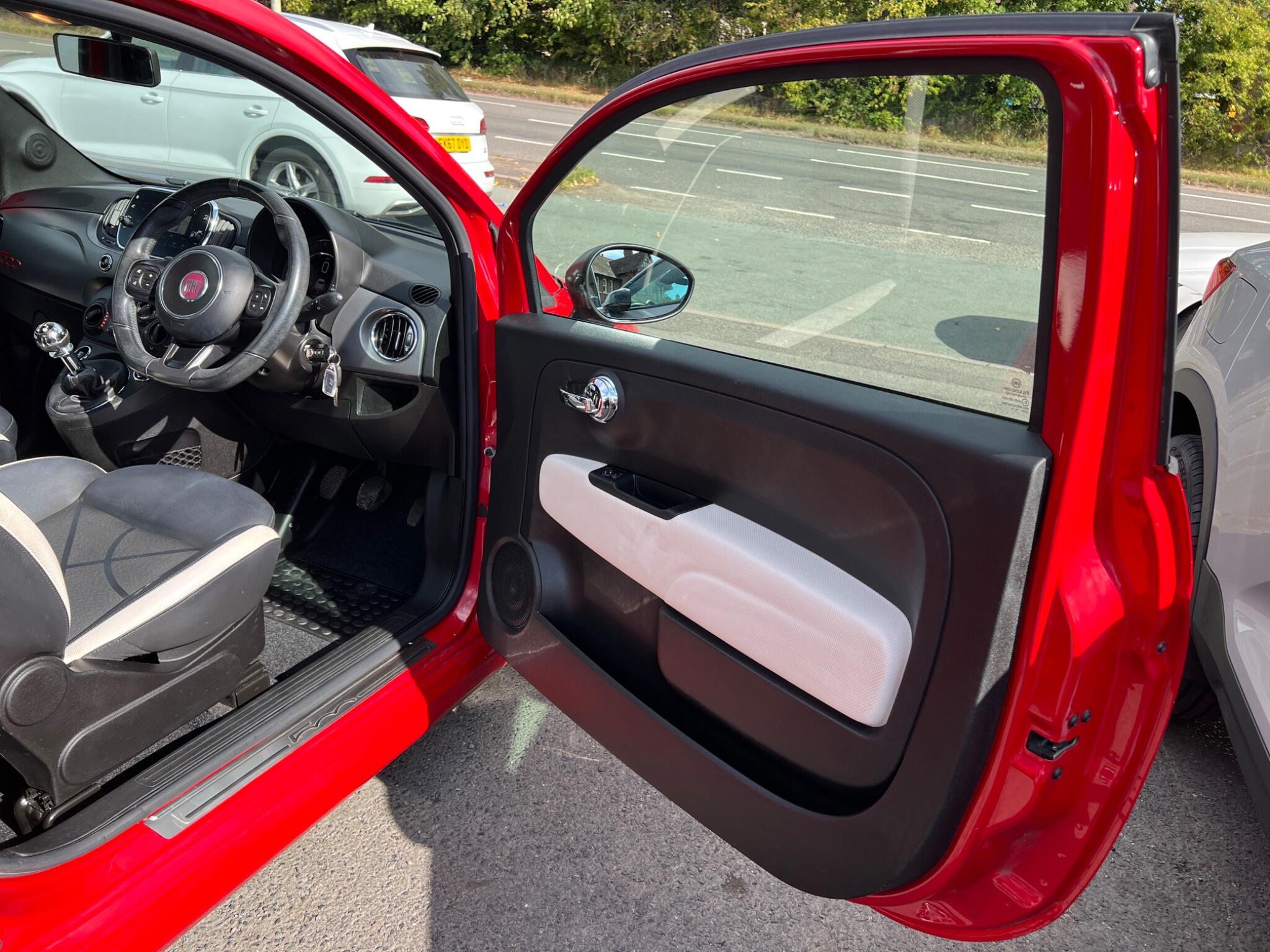 2016 Fiat 500 image 24