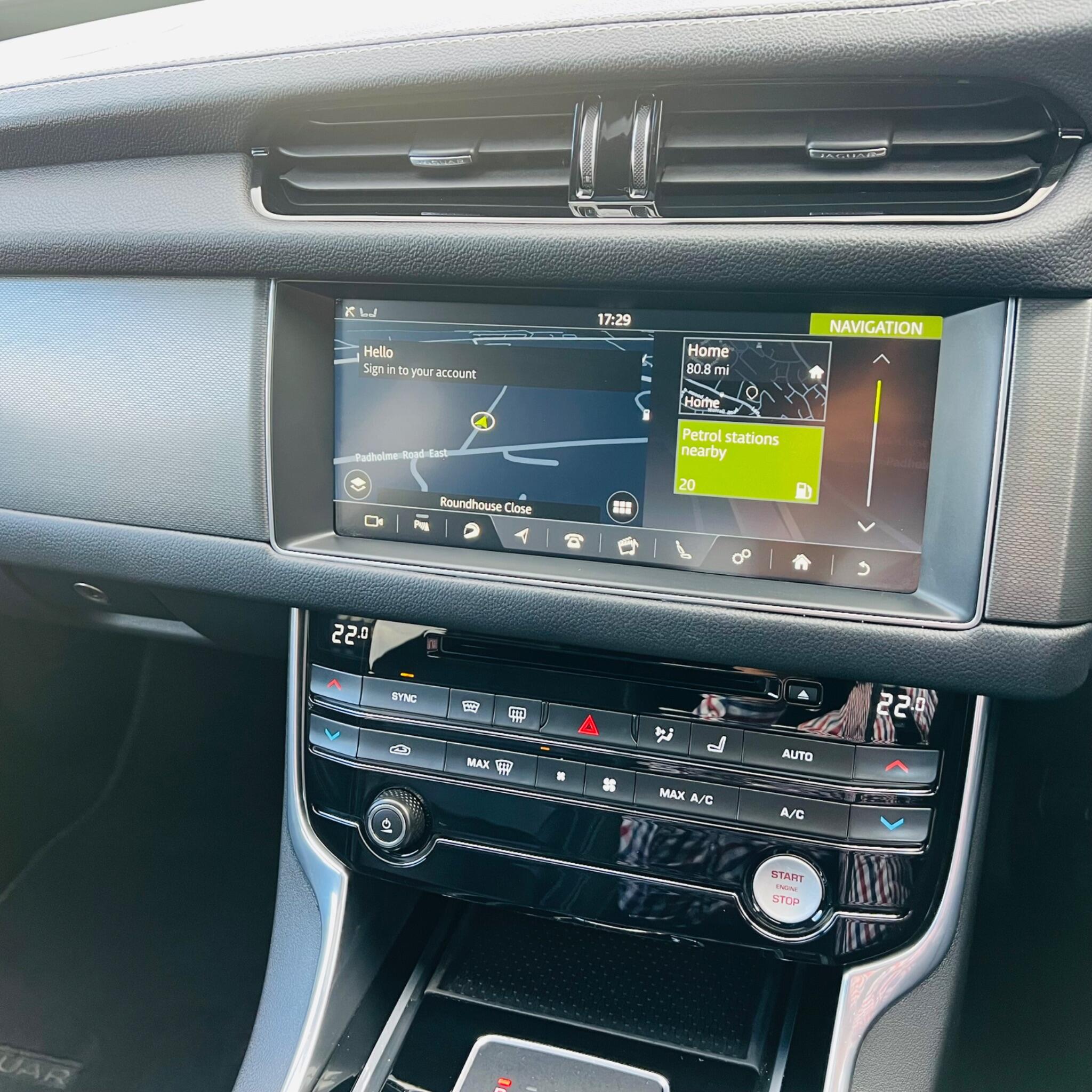 Jaguar XF view 18