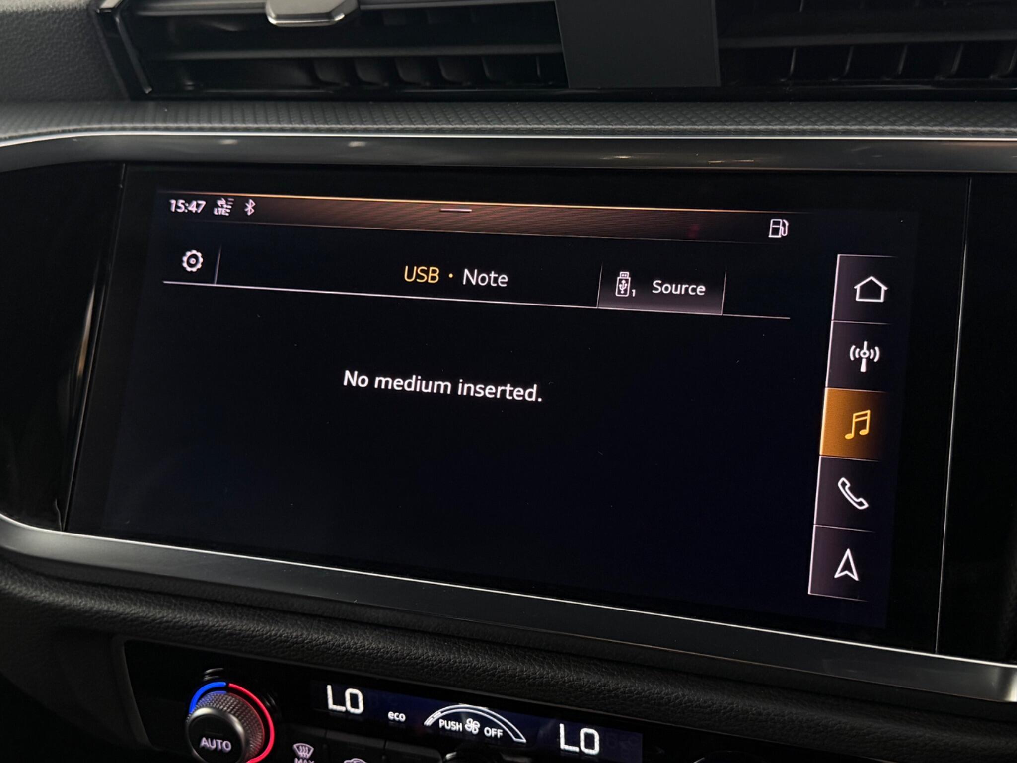 Audi Q3 view 25