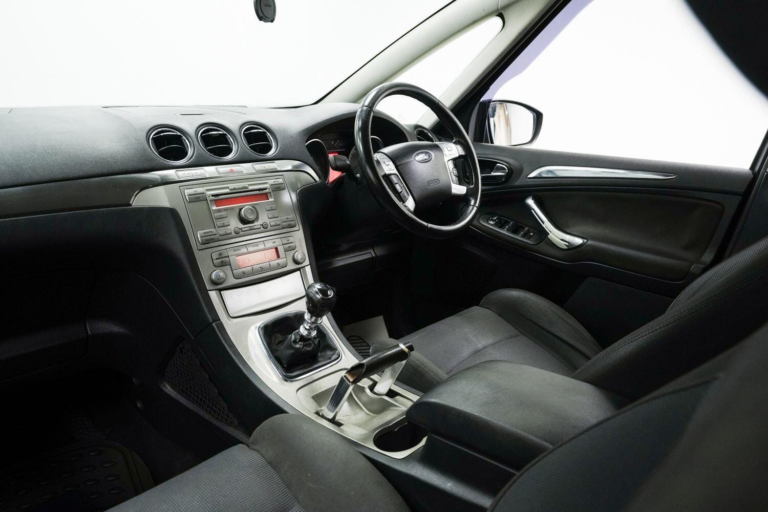 Ford S-Max view 18