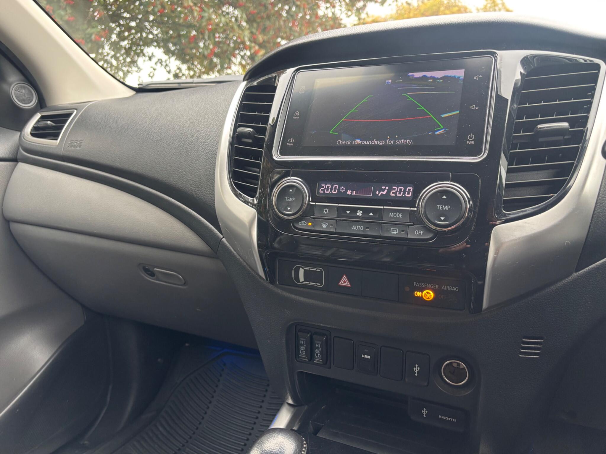 Mitsubishi L200 view 13
