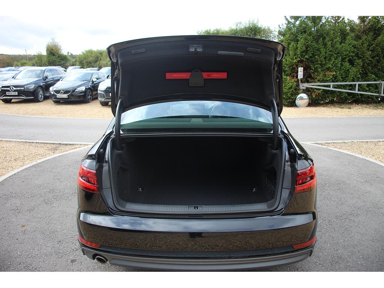 Audi A4 view 44