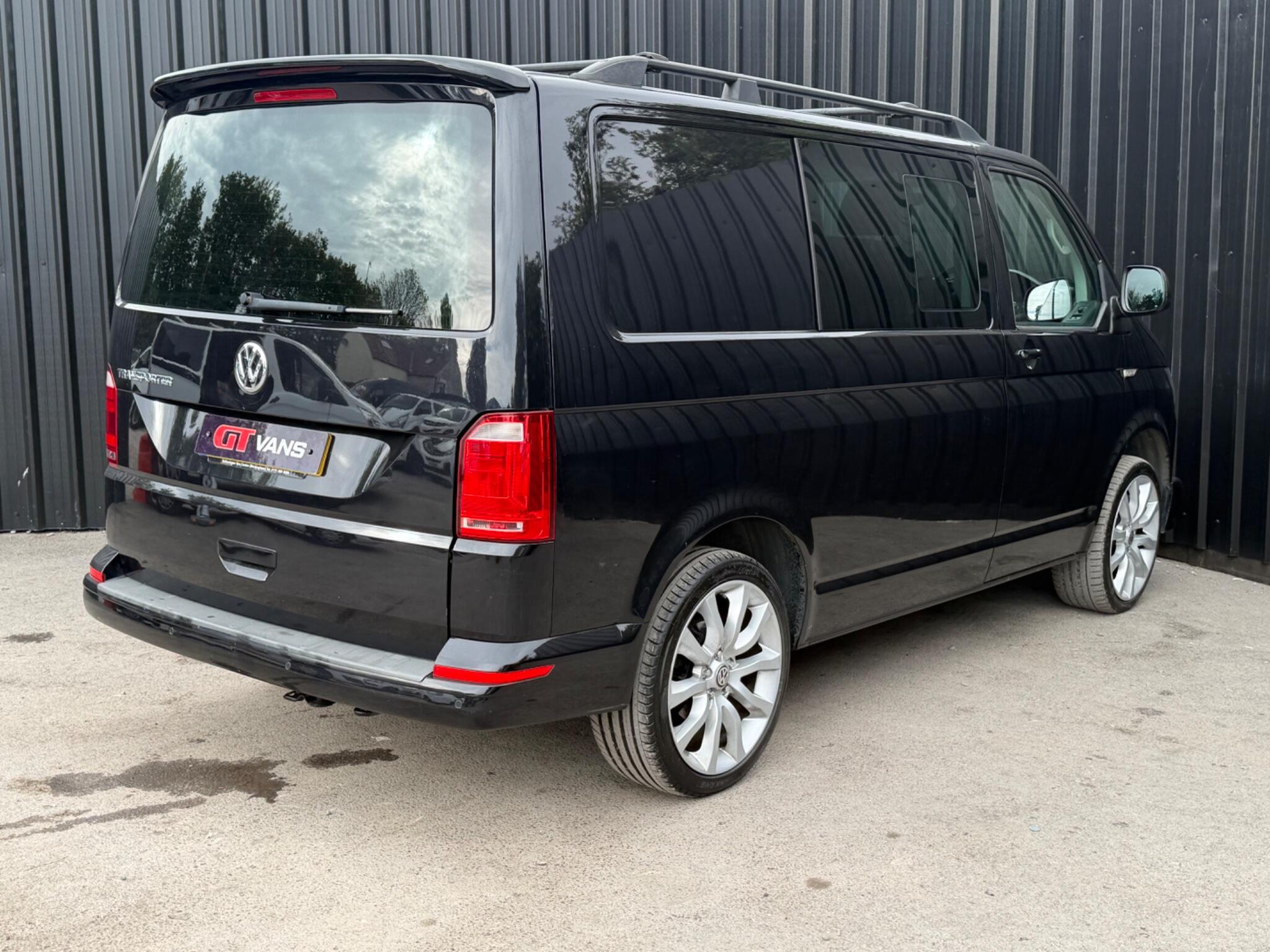 Volkswagen Transporter view 21