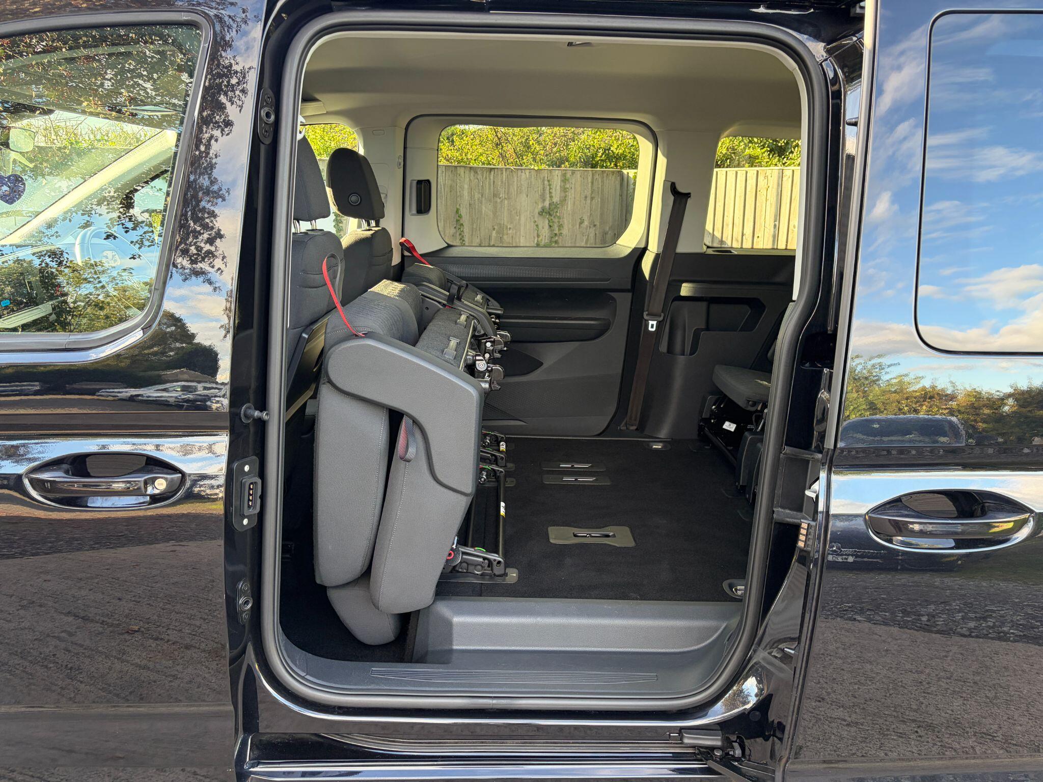 Volkswagen Caddy Maxi view 13