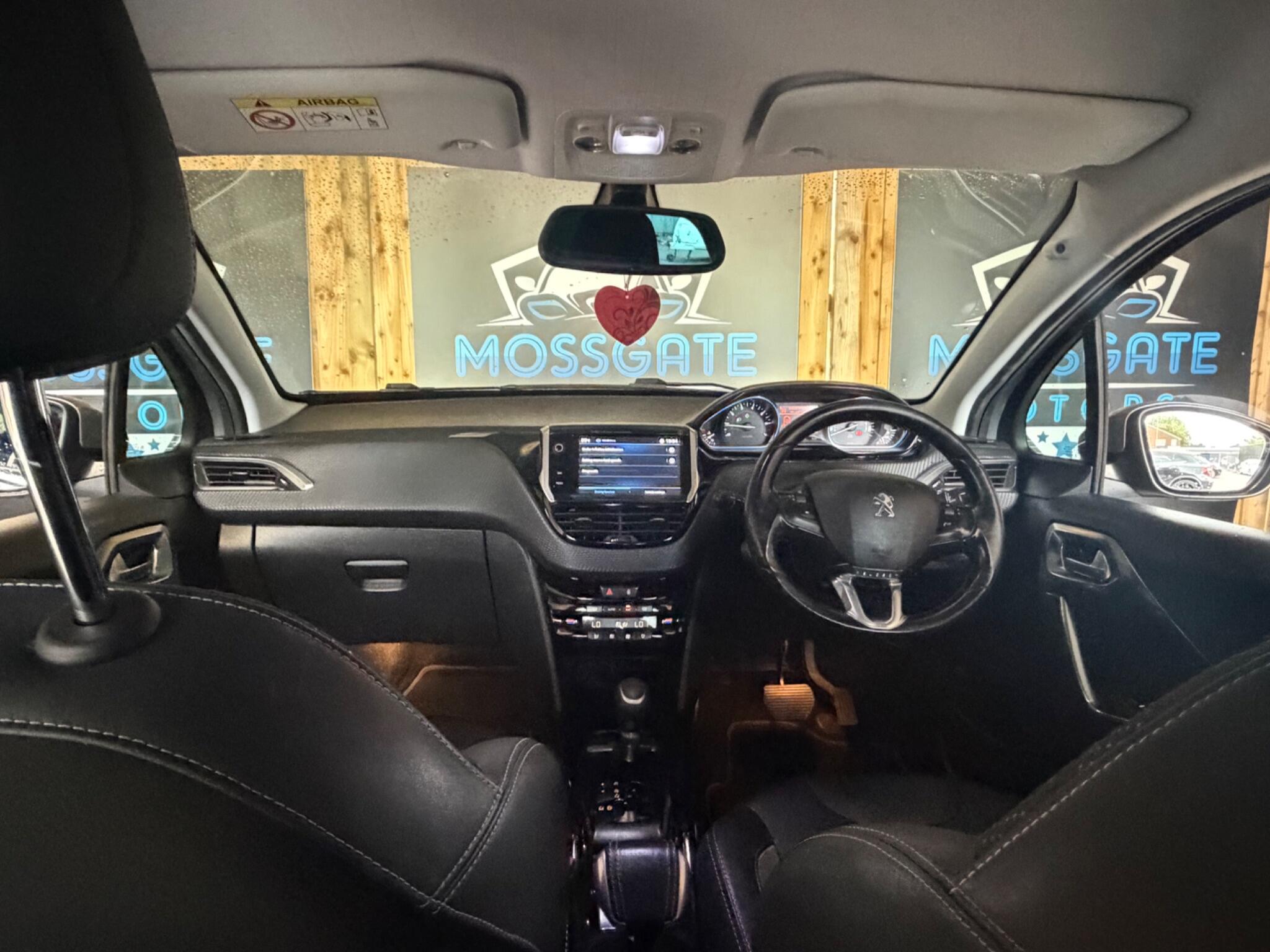 Peugeot 2008 view 11