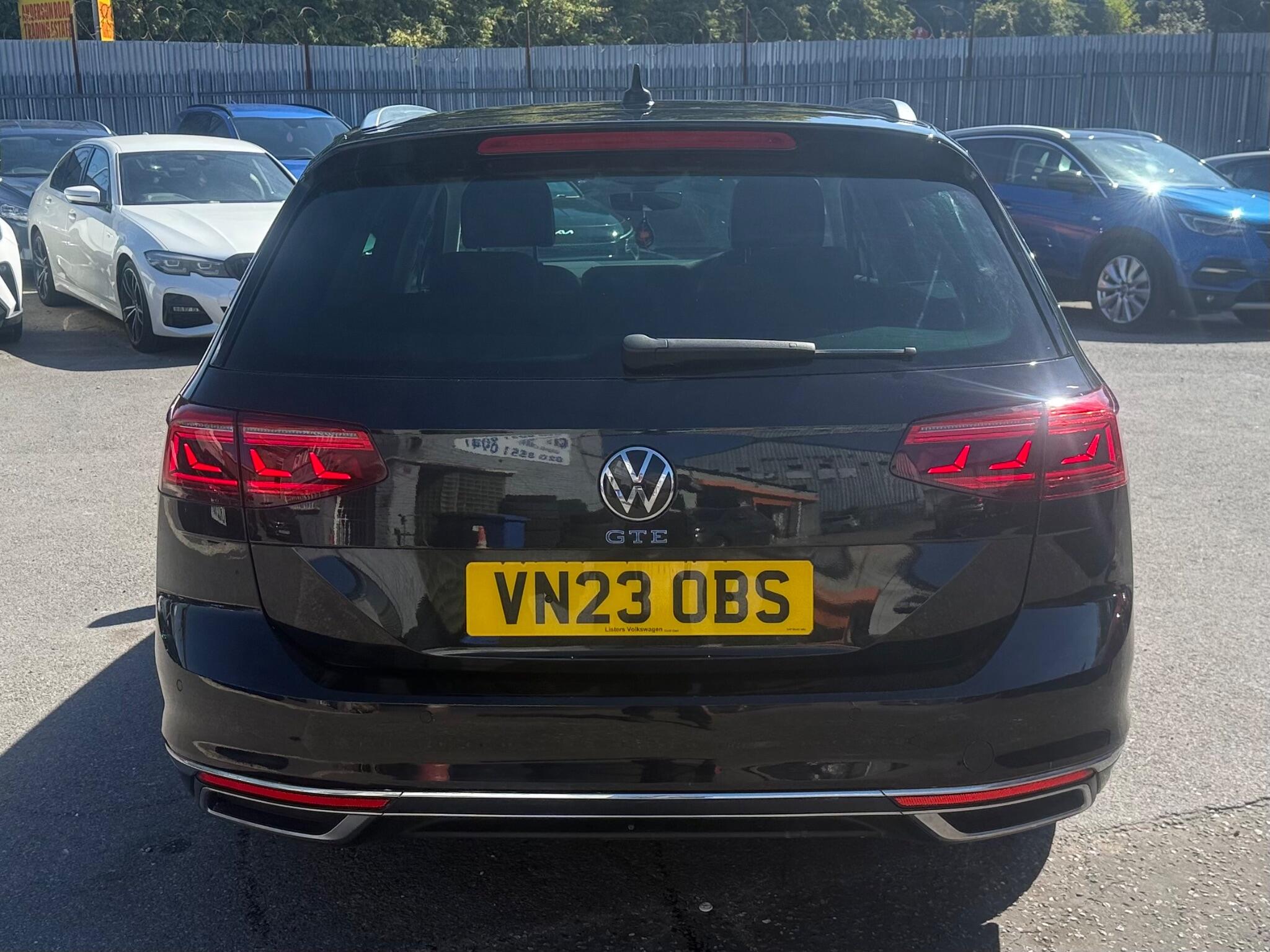 Volkswagen Passat view 9