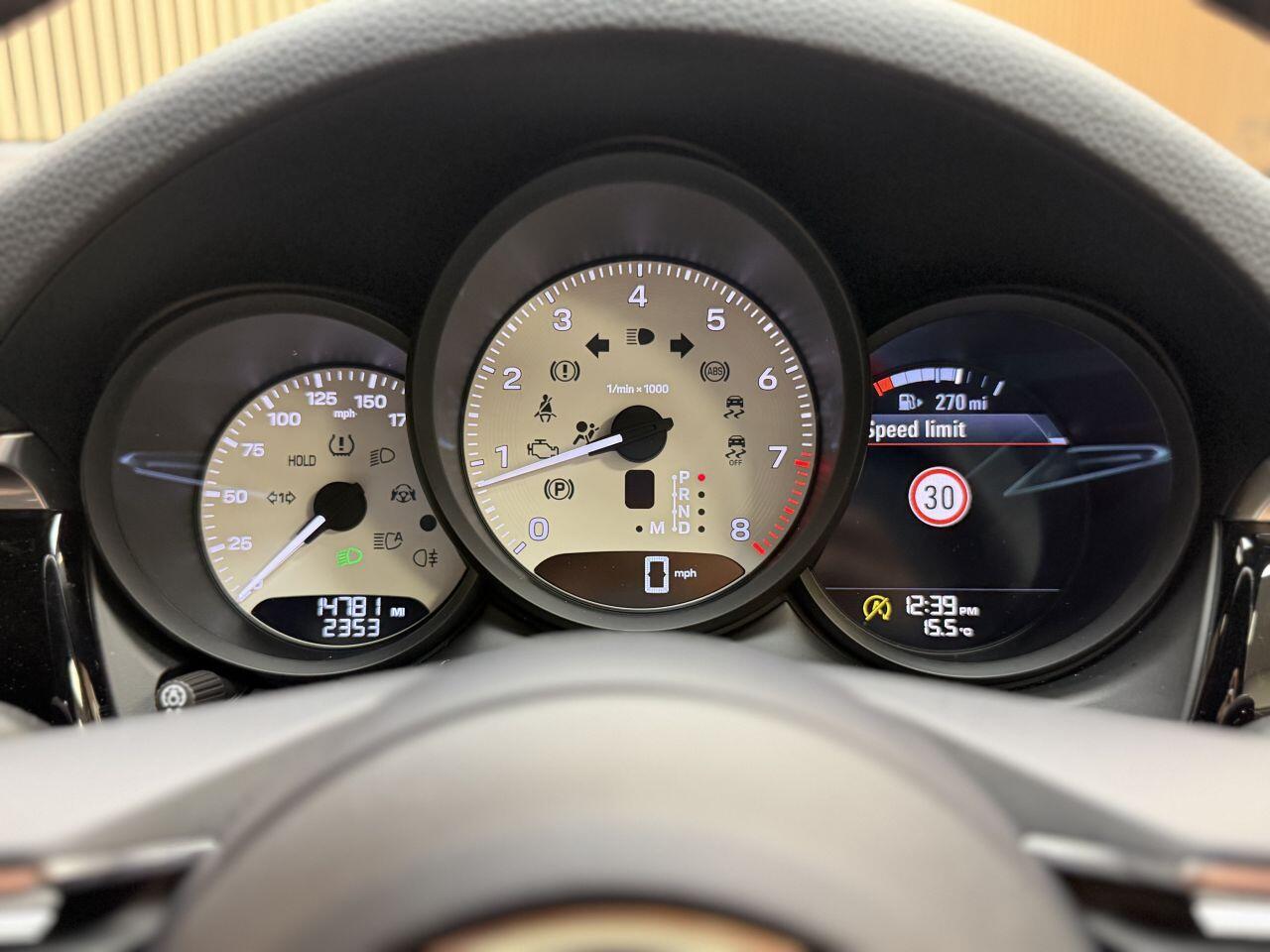 Porsche Macan view 26
