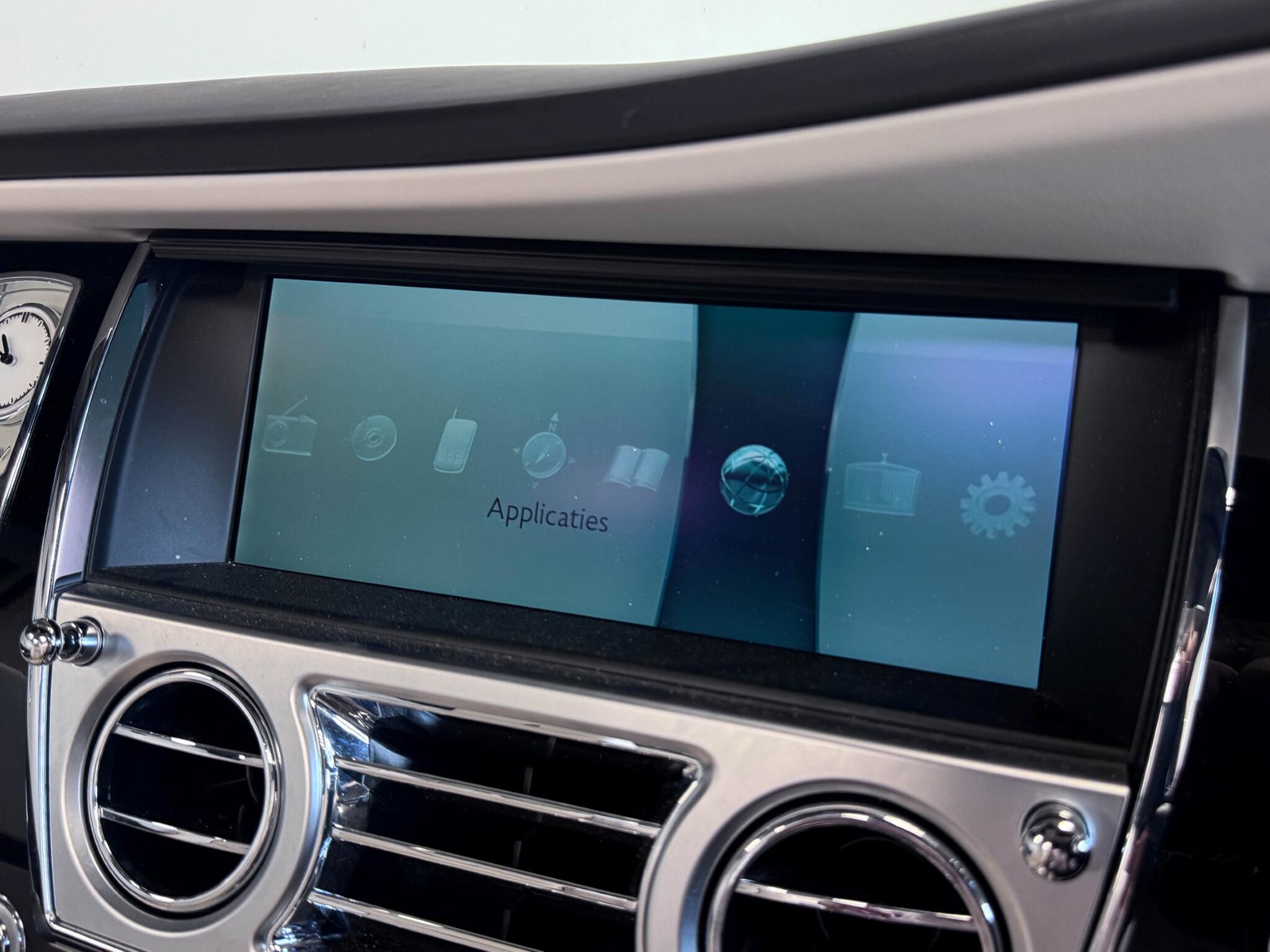 Rolls-Royce Dawn view 49