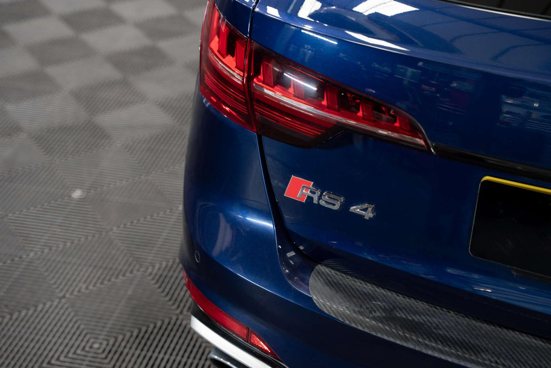 Audi RS4 Avant view 21