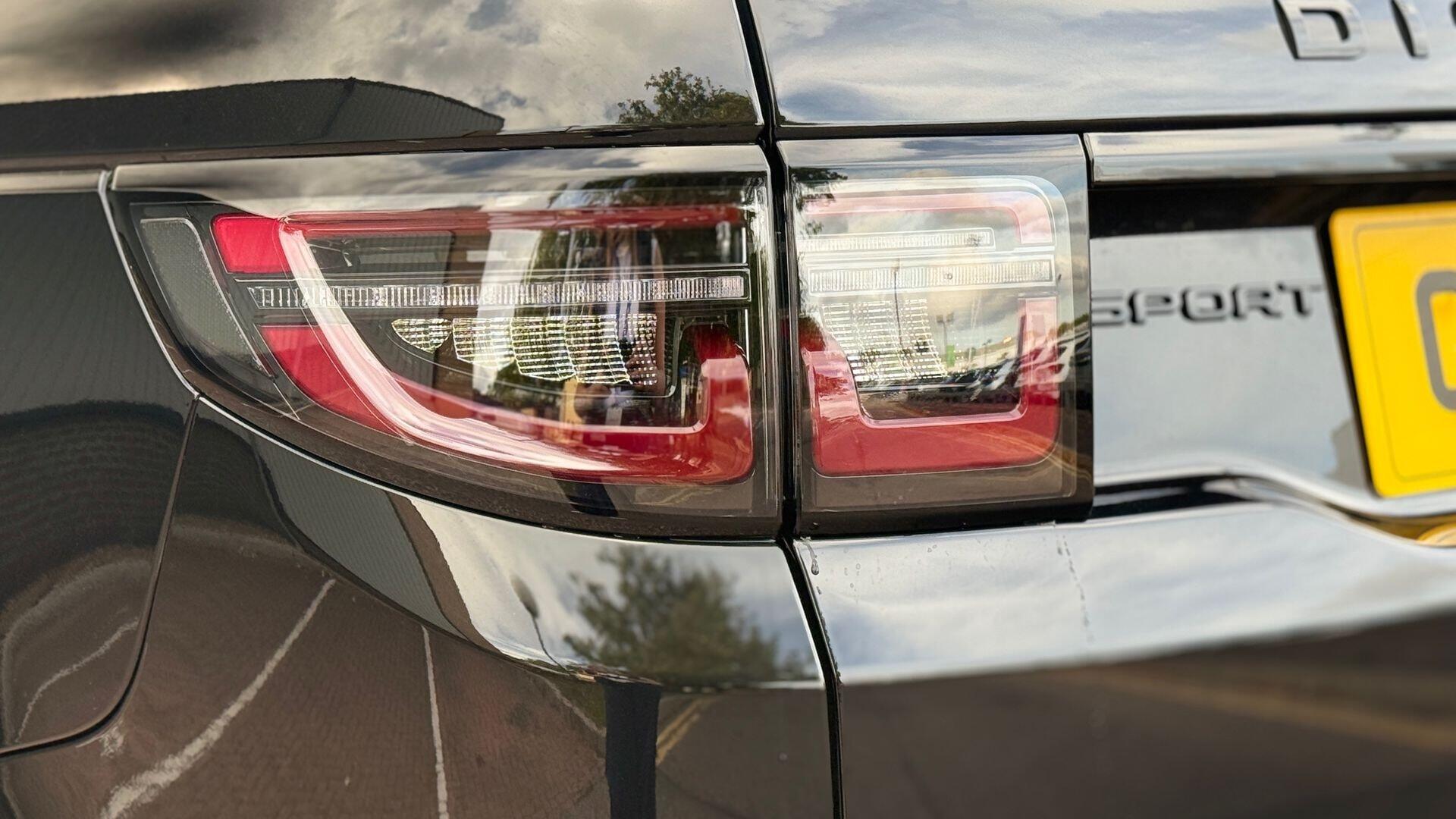 Land Rover Discovery Sport view 20