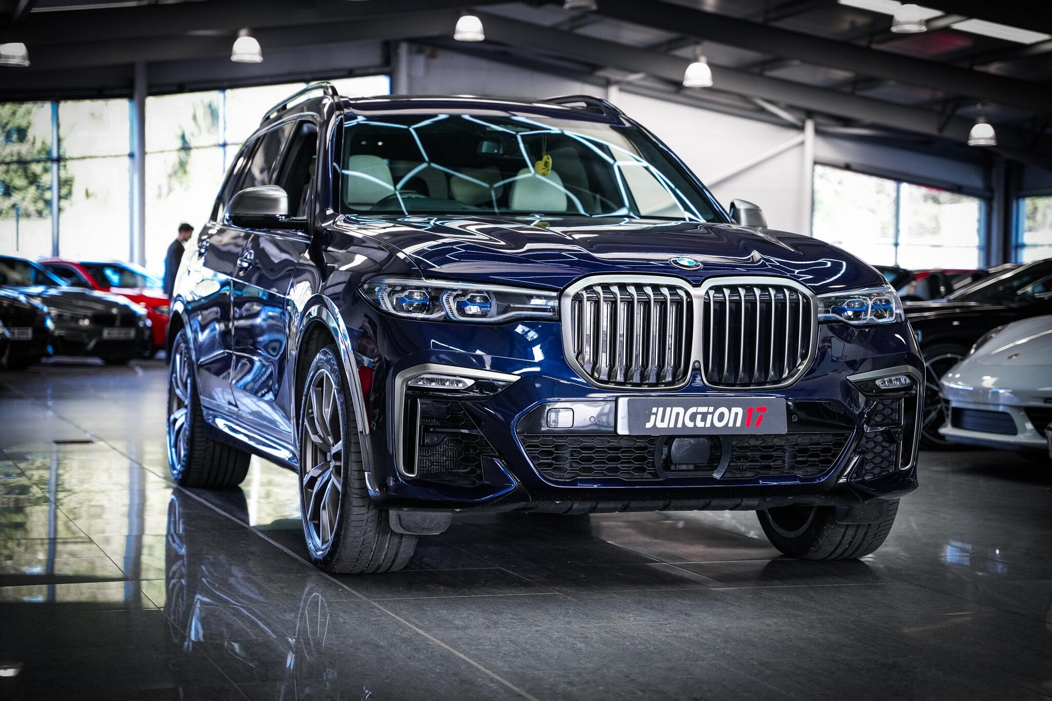 BMW X7 view 10