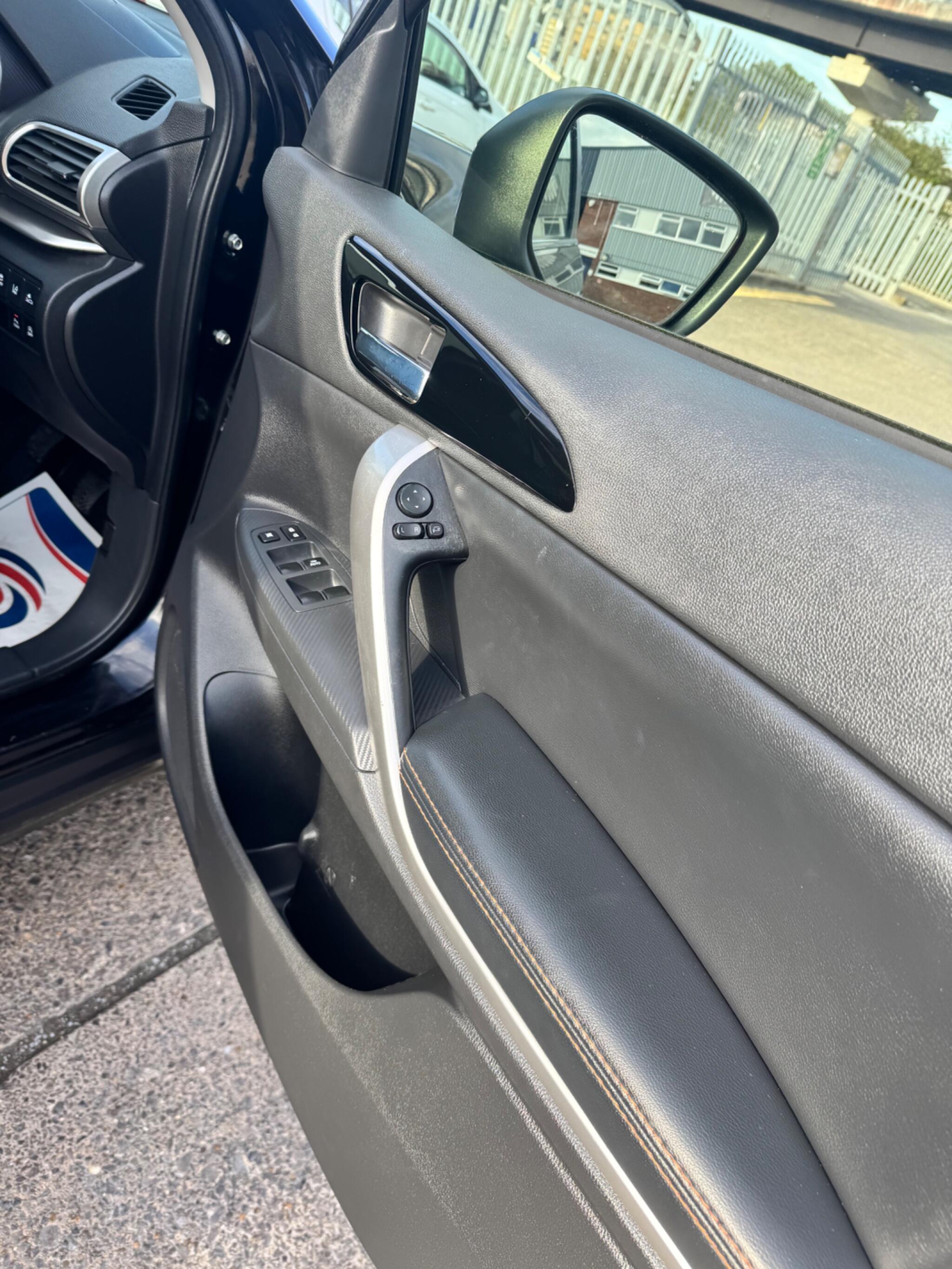 Mitsubishi Eclipse Cross view 36