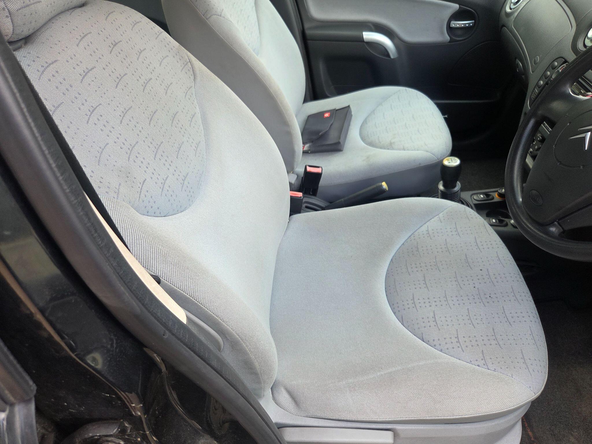 Citroen C3 view 11