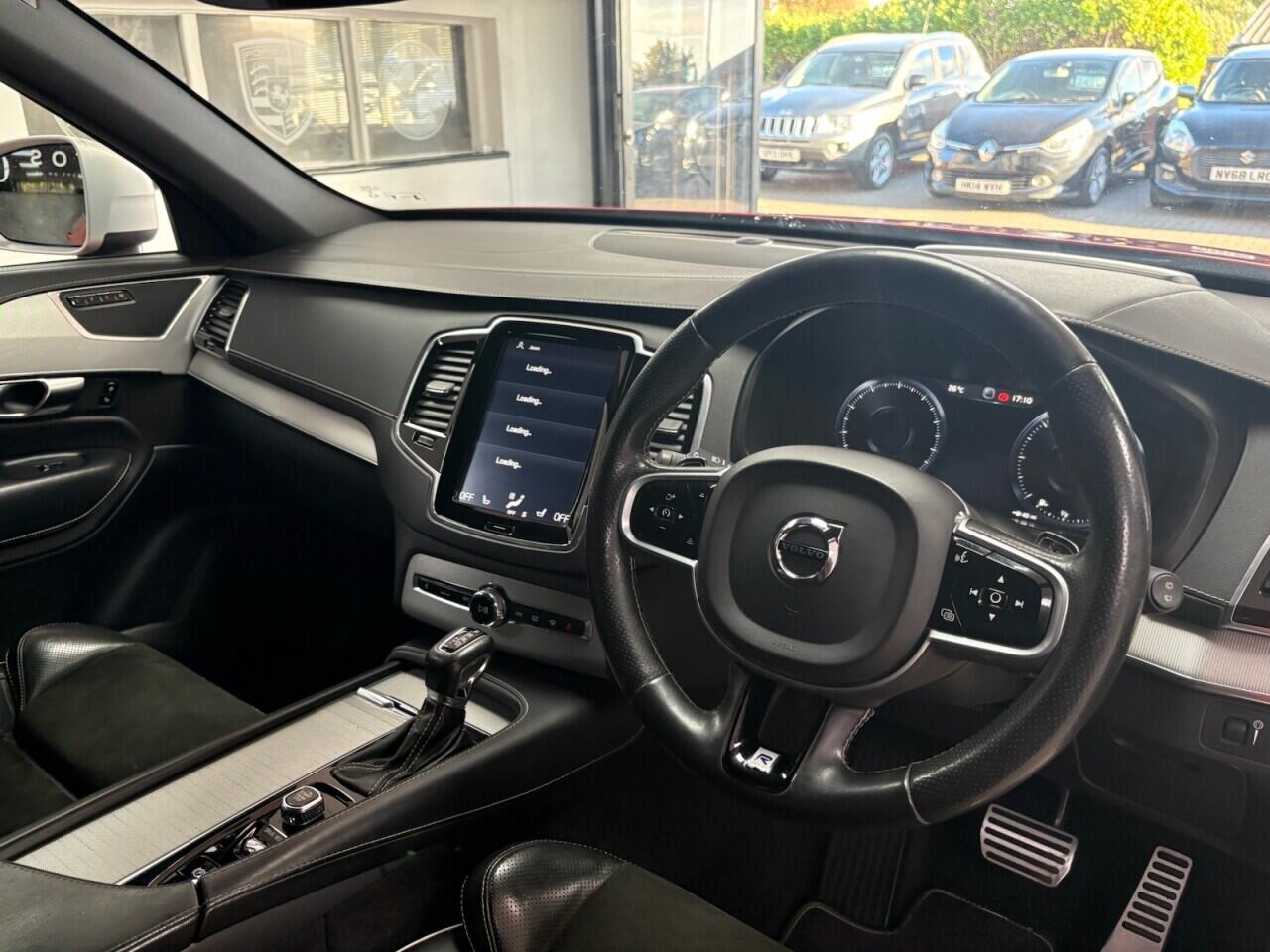 Volvo XC90 view 11