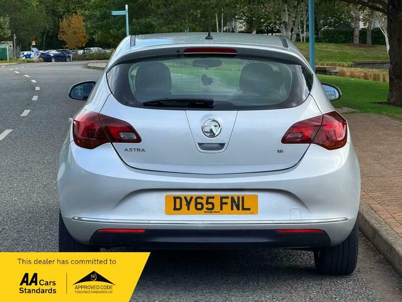 2015 Vauxhall Astra 1.6i SRi Euro 6 5dr • 60,200 miles image 11