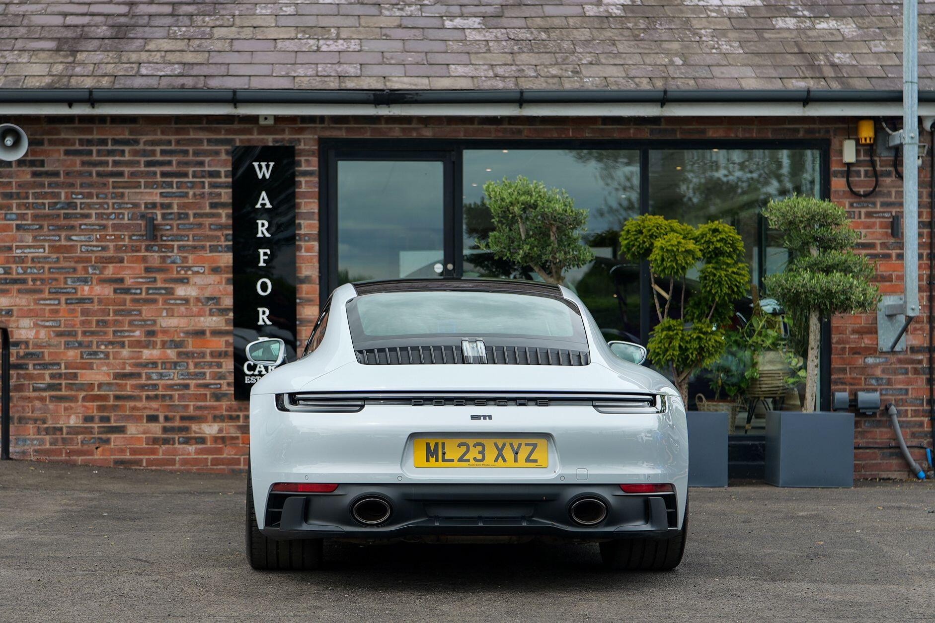 Porsche 911 view 5