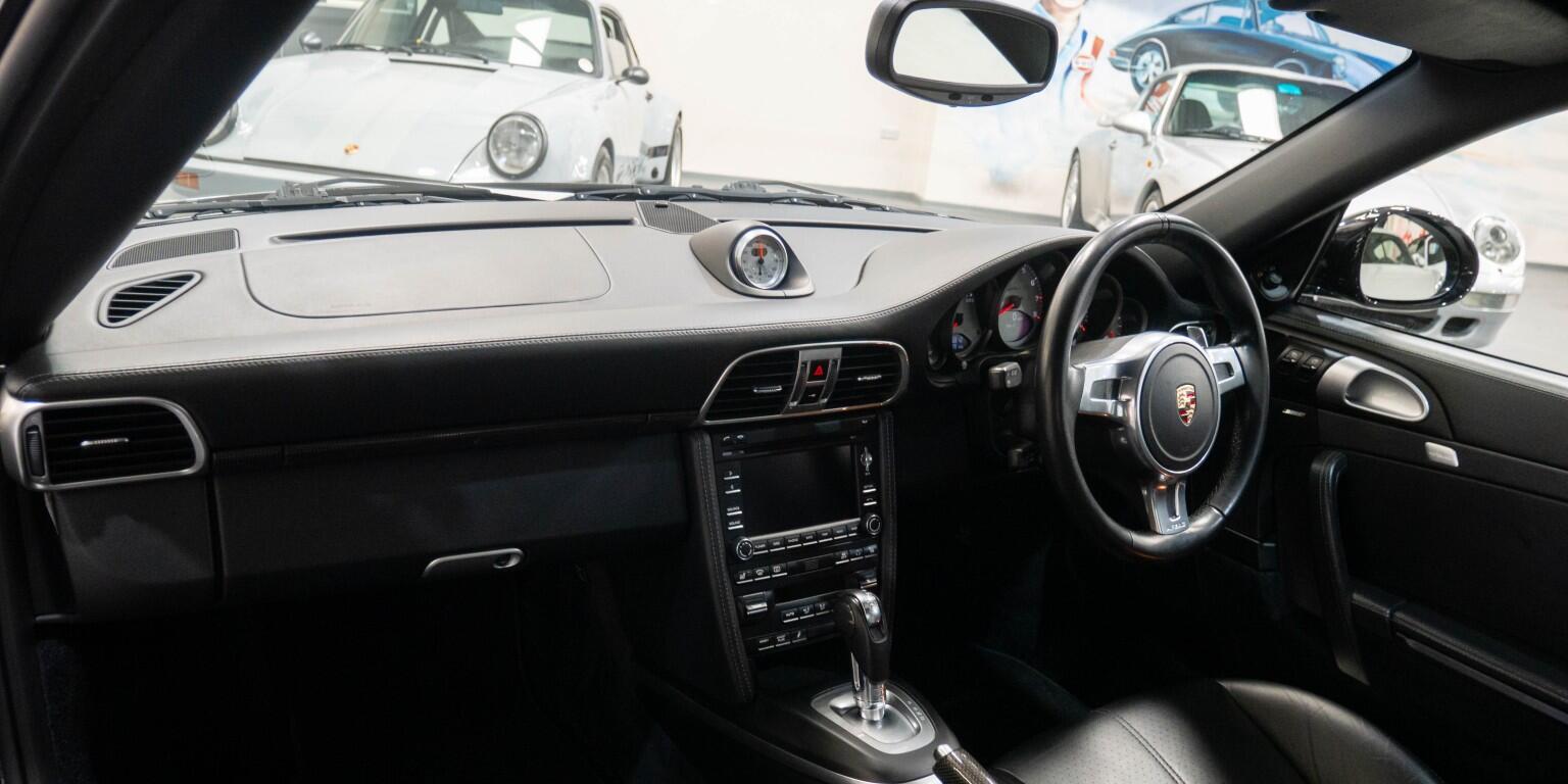 Porsche 911 view 17