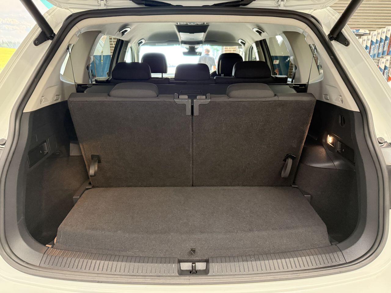 Volkswagen Tiguan Allspace view 34