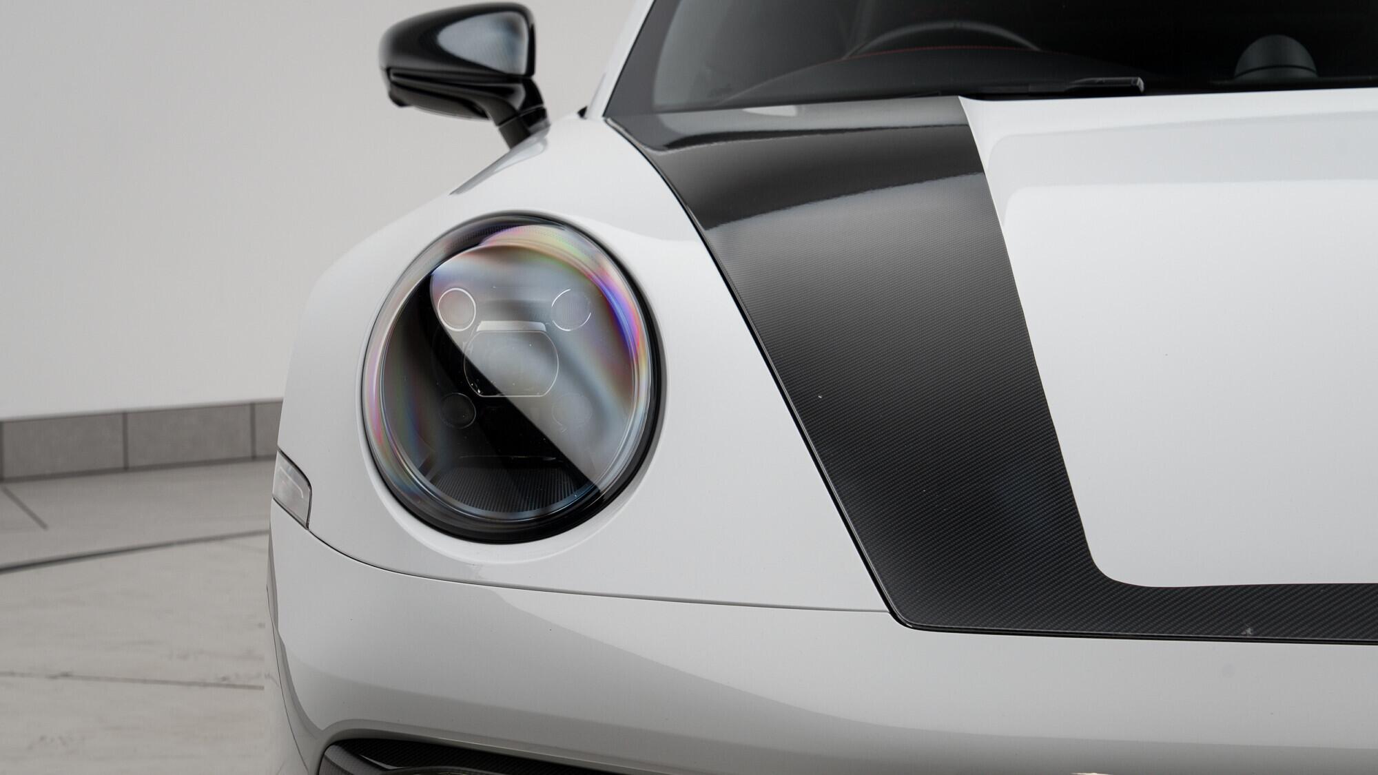 Porsche 911 view 8