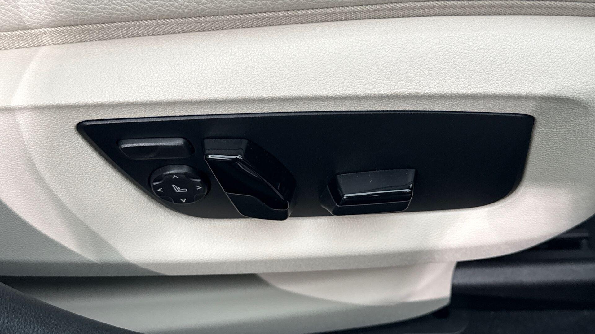 BMW 5 Series view 30