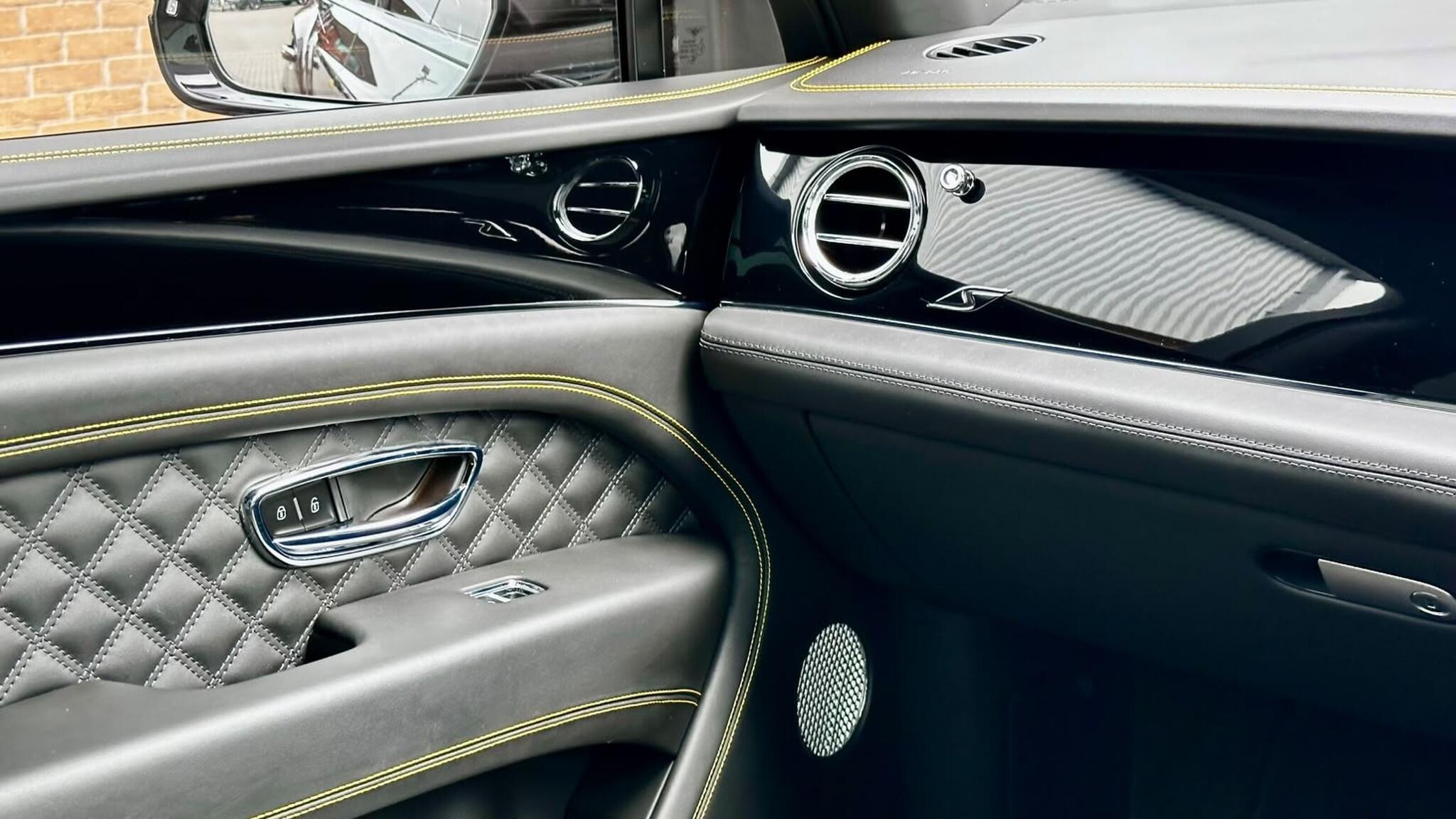 Bentley Bentayga view 54