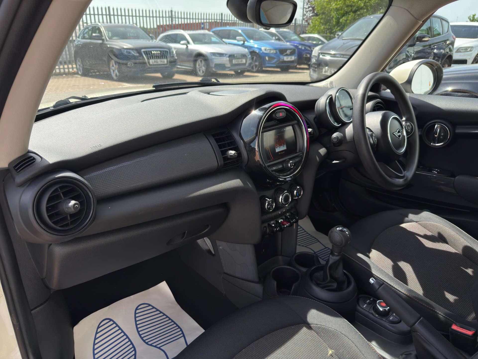 Mini Cooper view 32