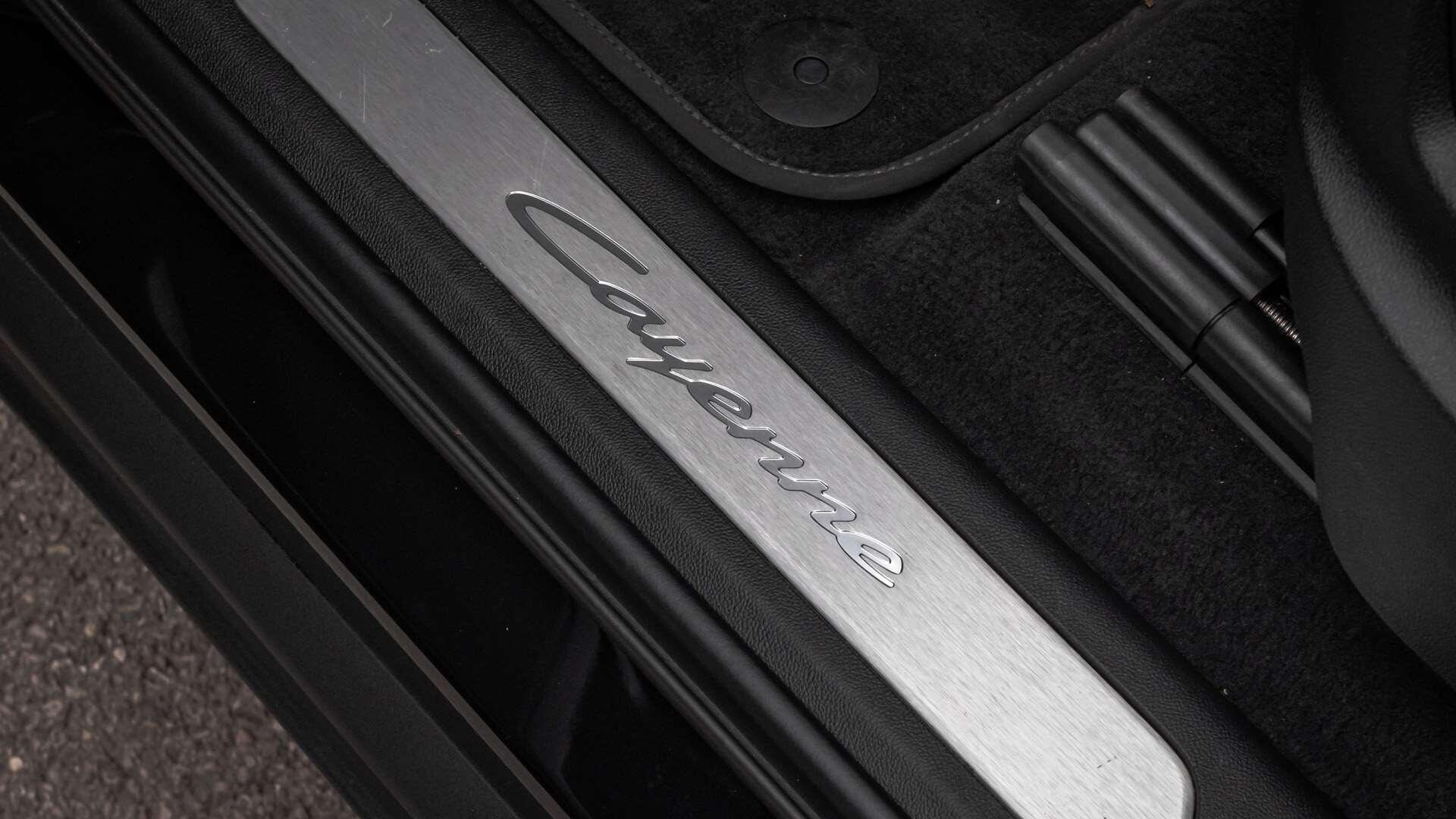 Porsche Cayenne view 27