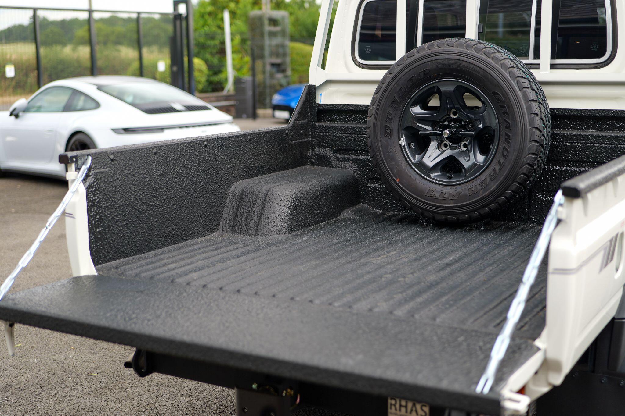 Toyota Land Cruiser view 16