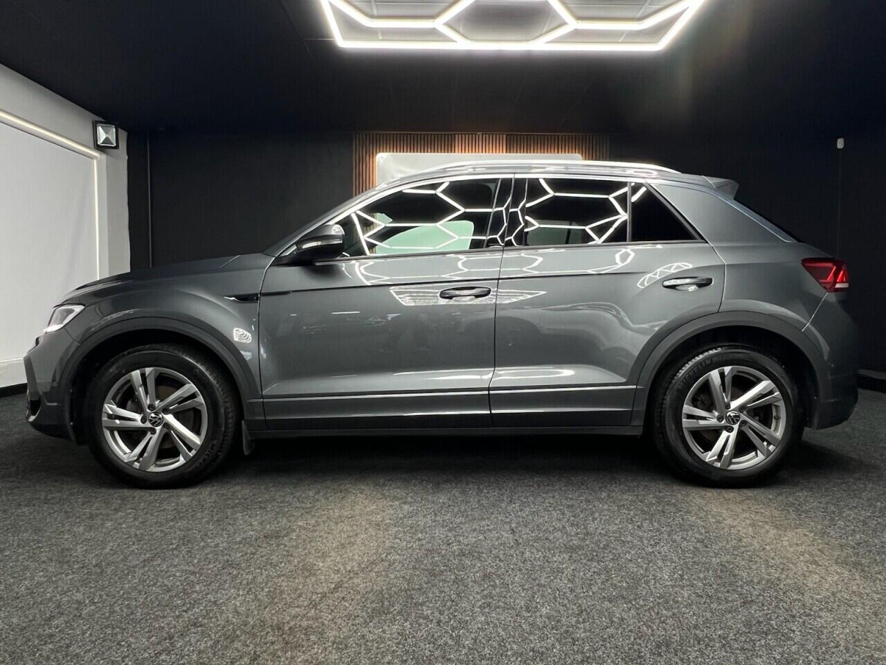 Volkswagen T-Roc view 4