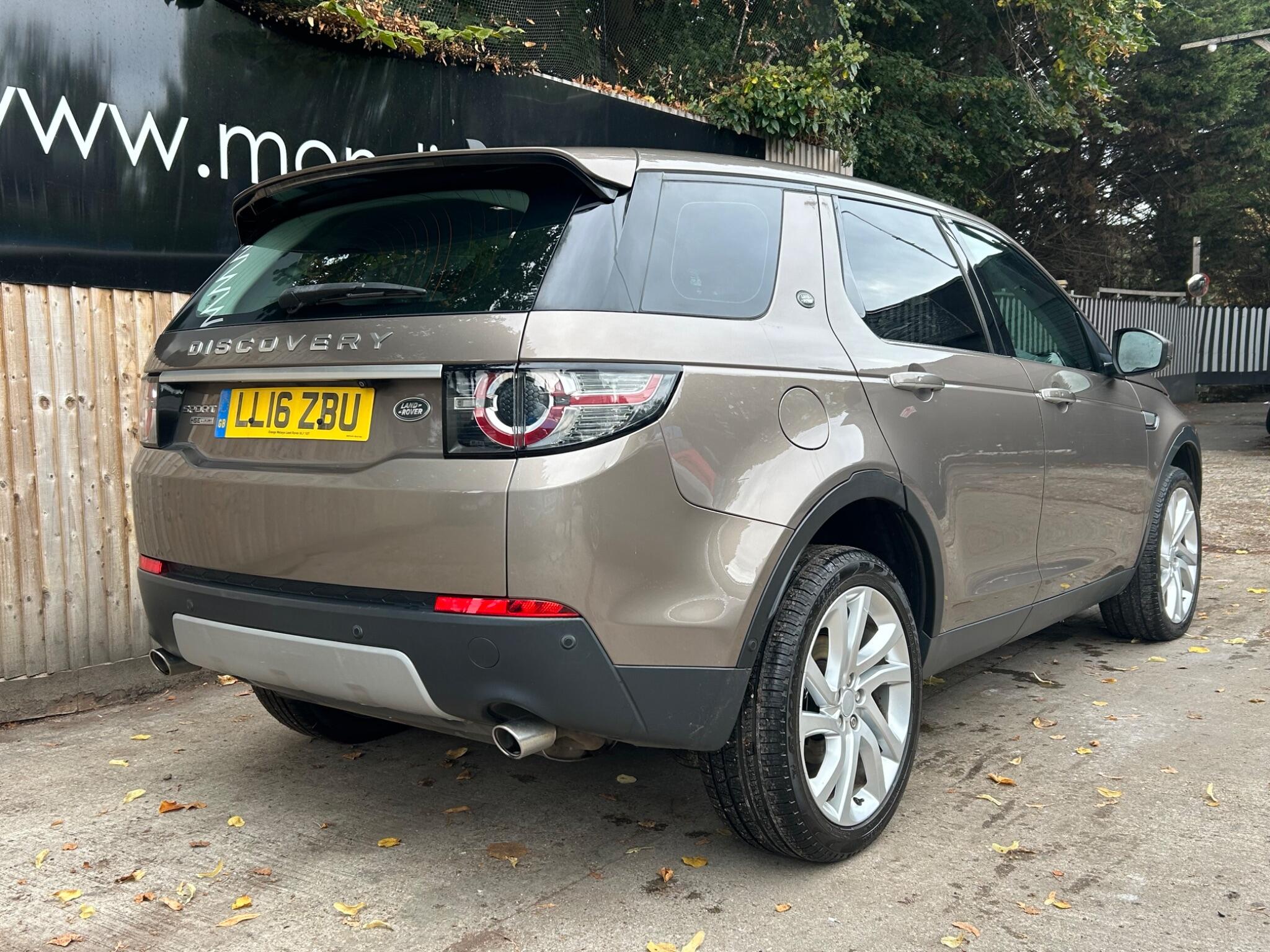 Land Rover Discovery Sport view 17