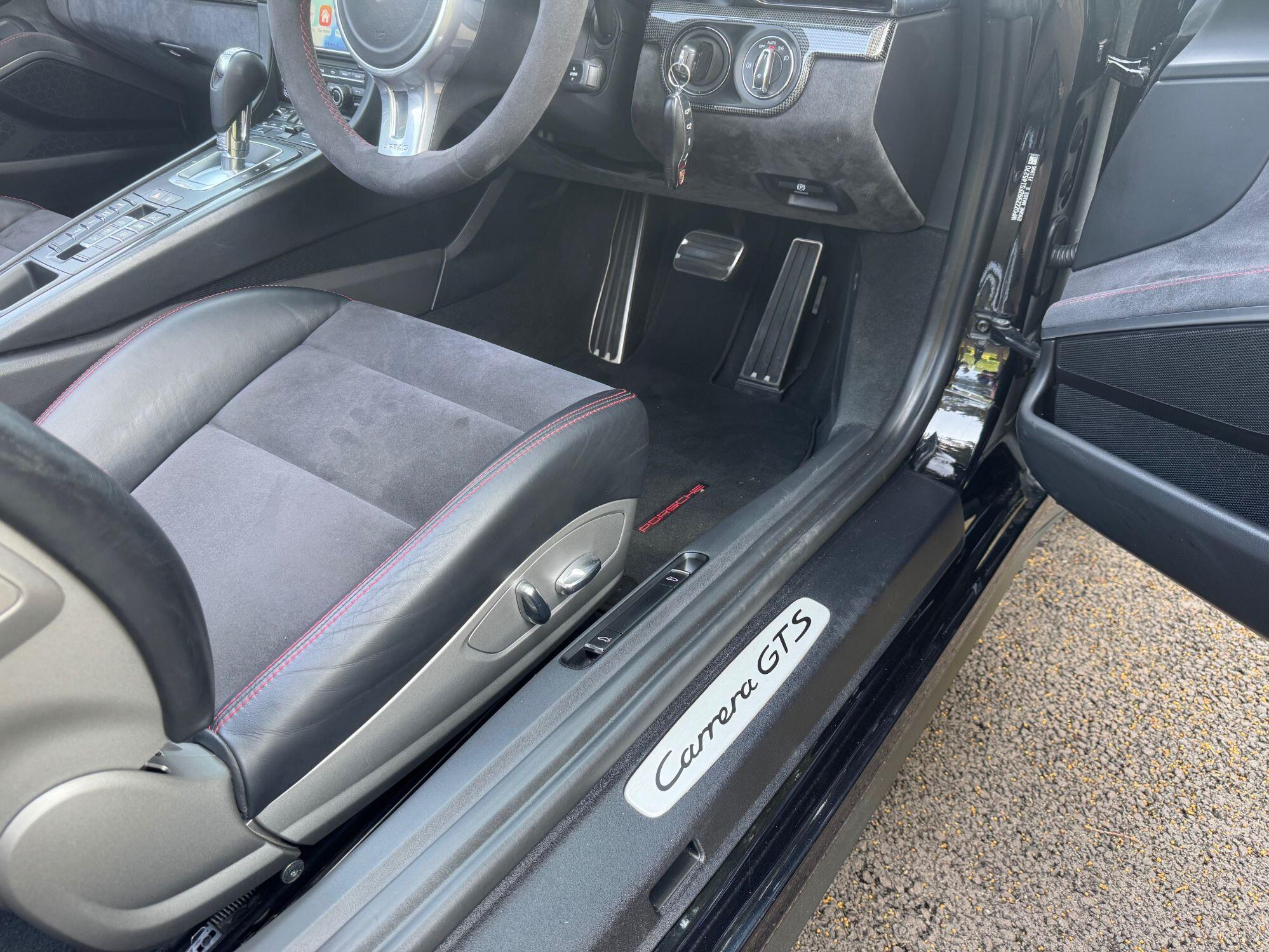 Porsche 911 view 25