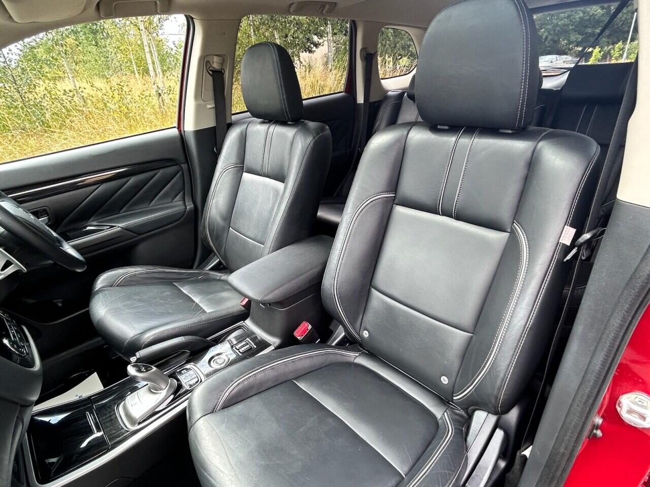 Mitsubishi Outlander view 25