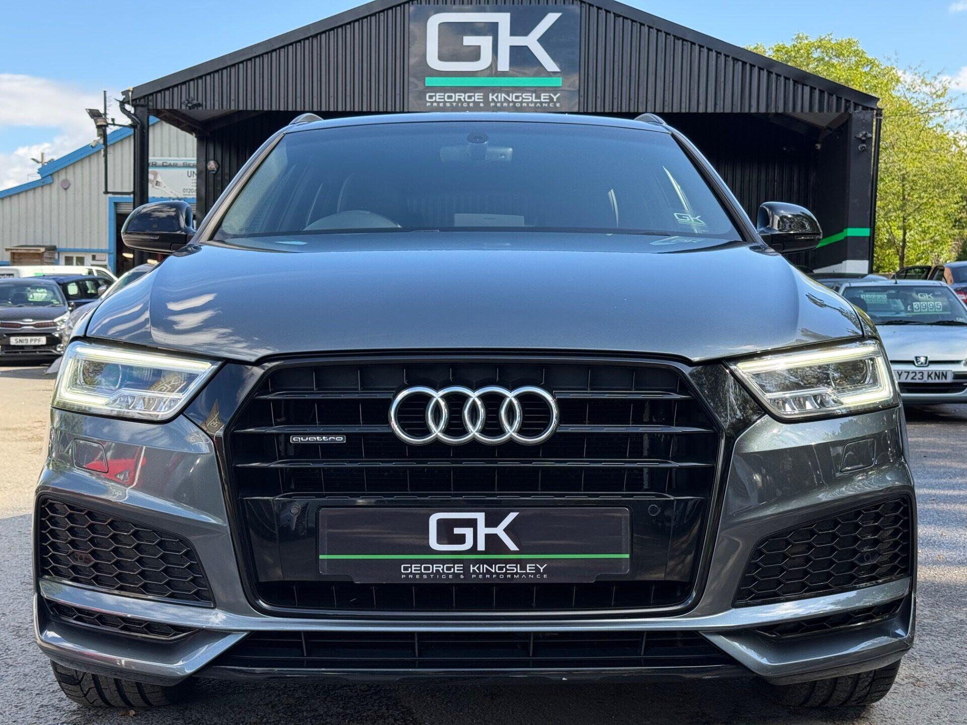 Audi Q3 view 12